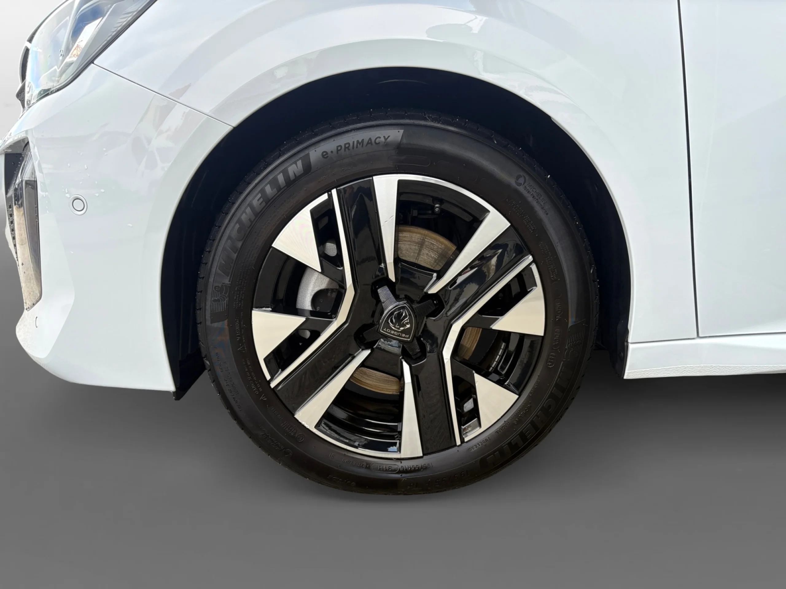 PEUGEOT 208 ALLURE HYBRID 110 EDCS6 - Foto 9