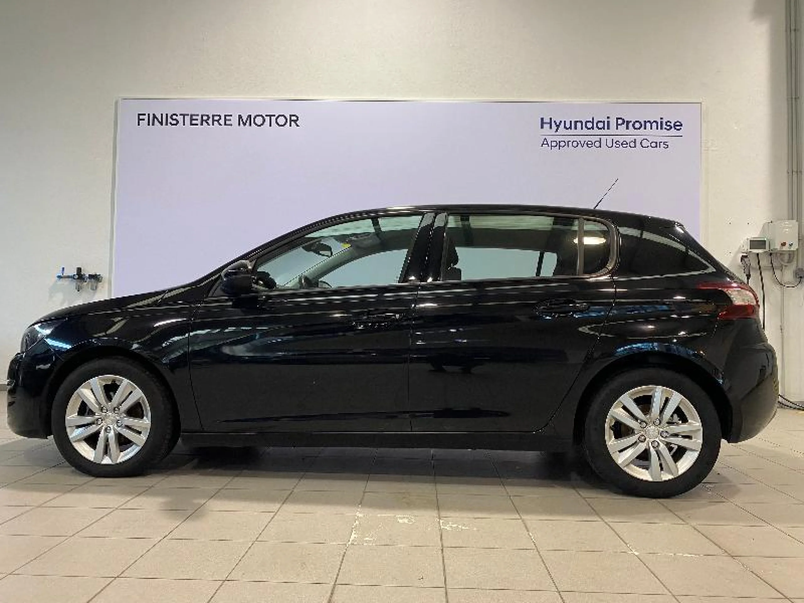 PEUGEOT 308 5P ACTIVE 1.2 PURETECH 81KW (110CV) S&S - Foto 2