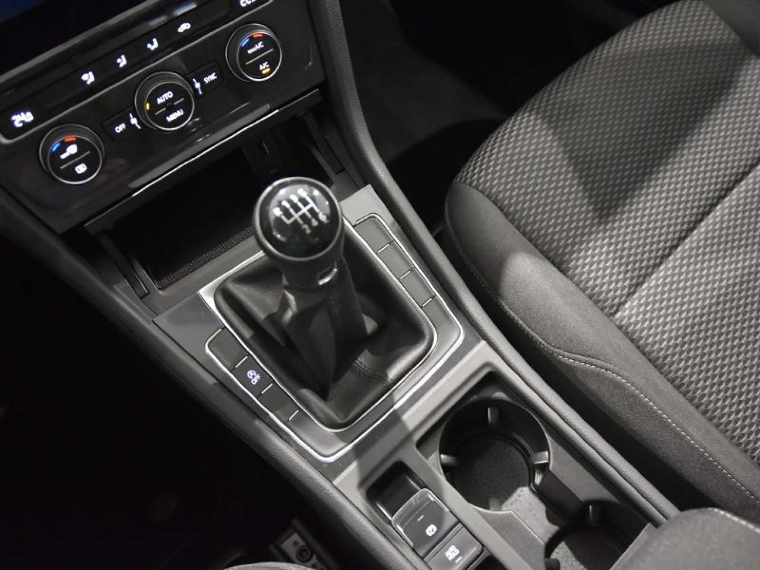 VOLKSWAGEN GOLF ADVANCE 1.5 TSI EVO 96KW (130CV) - Foto 10