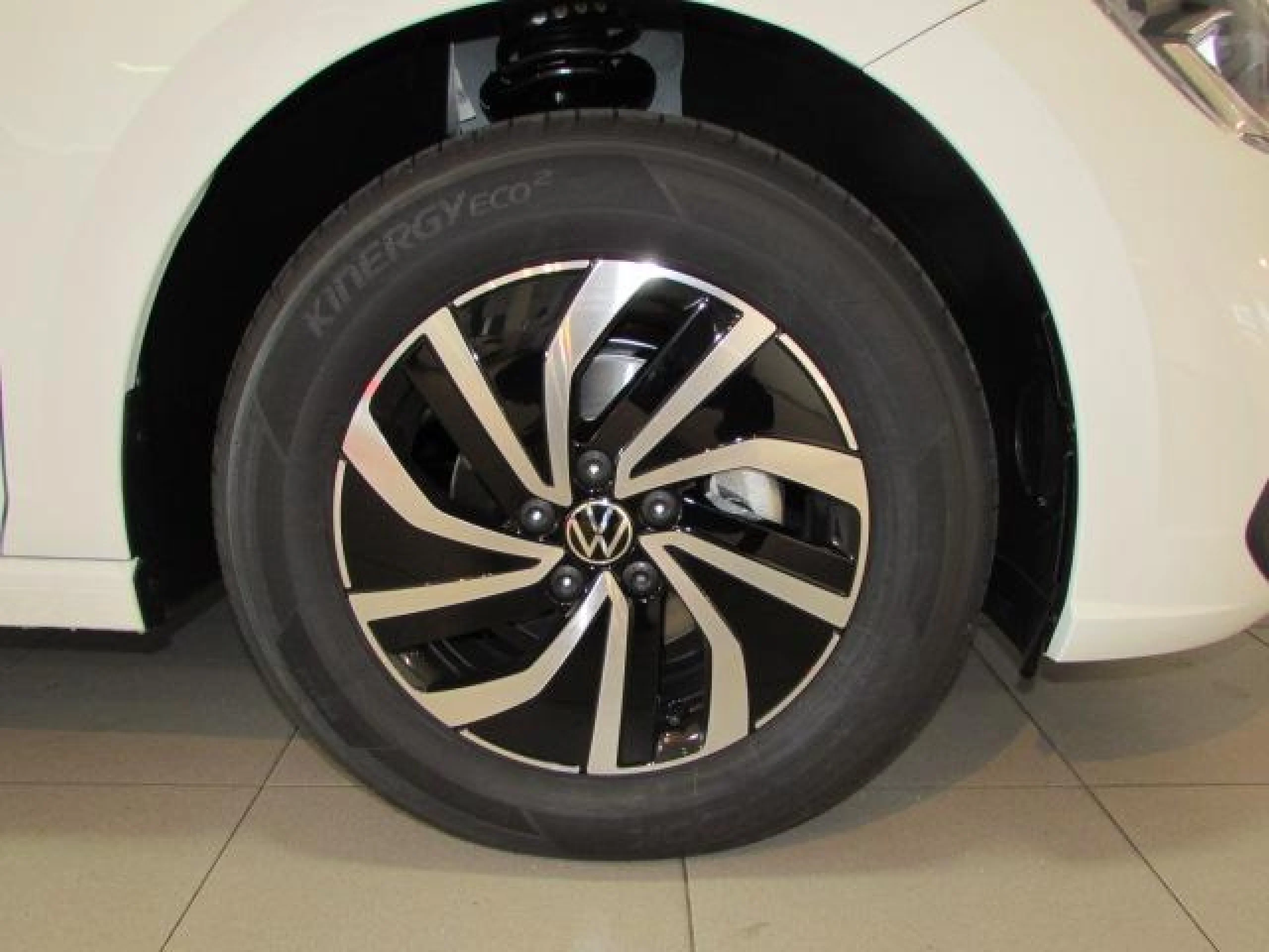 VOLKSWAGEN POLO LIFE 1.0 TSI 70KW (95CV) - Foto 8