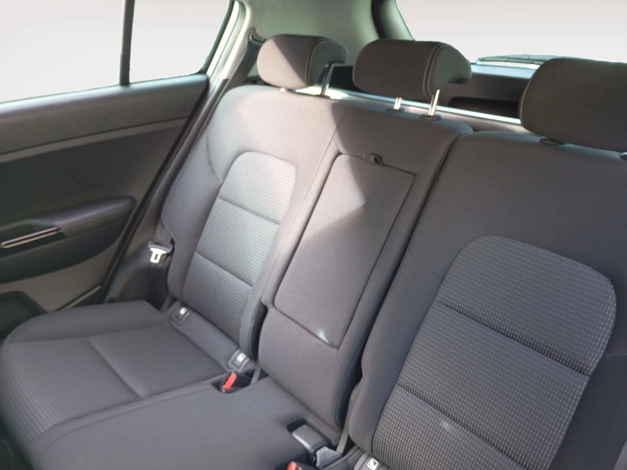 KIA SPORTAGE 1.6 MHEV BLACK EDITION 100KW (136CV) 4X2 - Foto 6