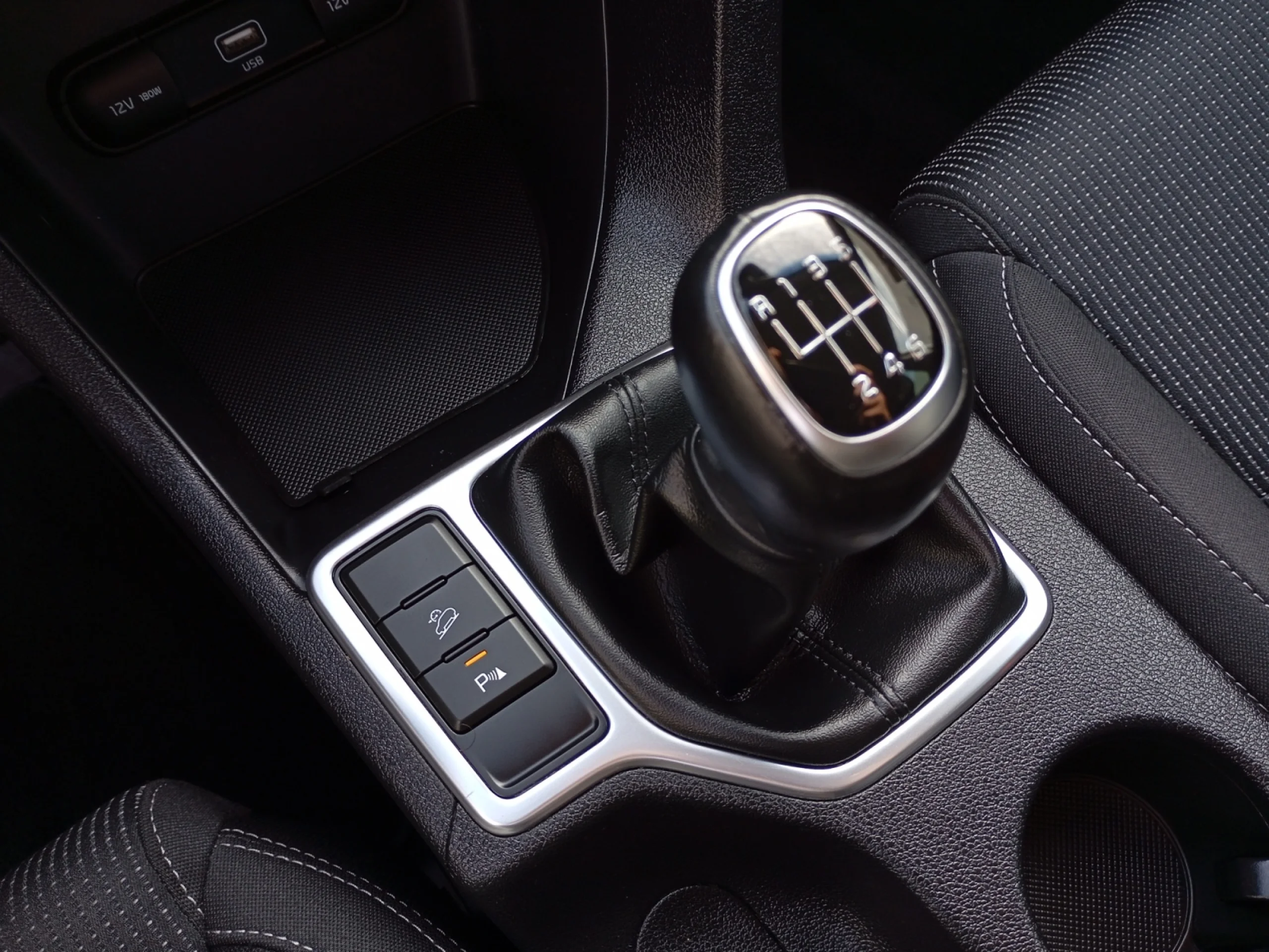 KIA SPORTAGE 1.6 MHEV BLACK EDITION 100KW (136CV) 4X2 - Foto 15