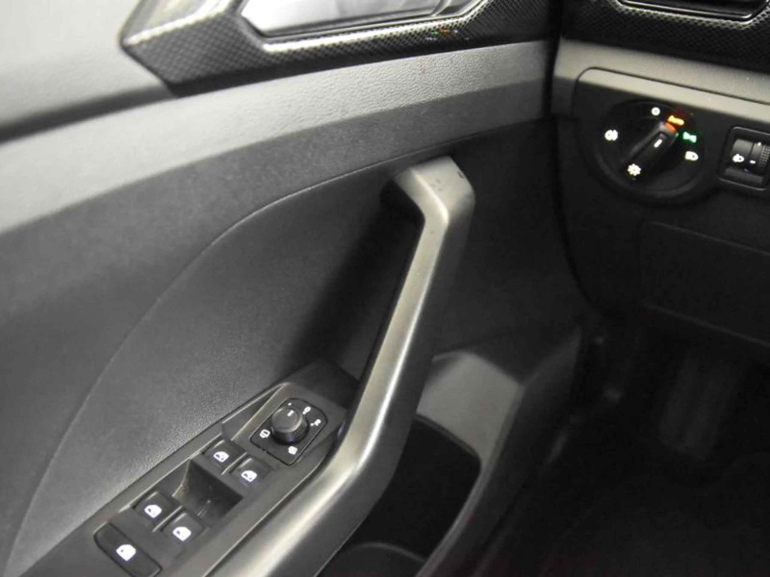 VOLKSWAGEN T CROSS LIFE 1.0 TSI 85 KW (115 CV) AUTO DSG 7 VEL - Foto 16