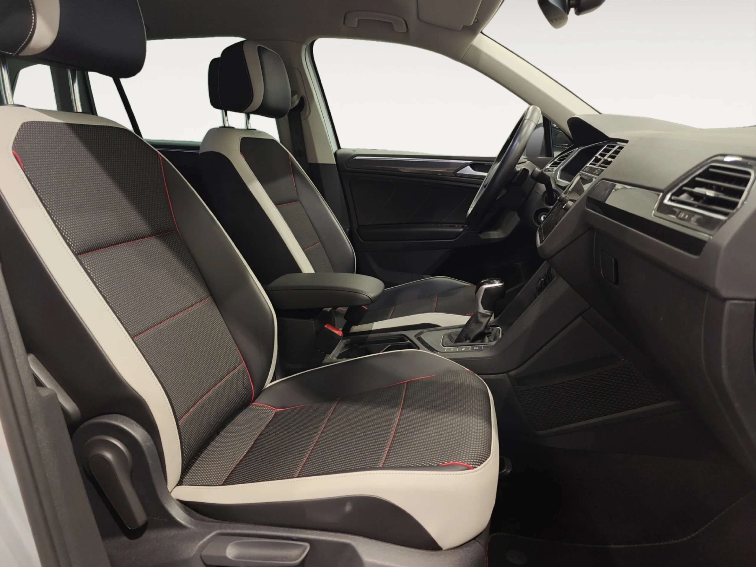 VOLKSWAGEN TIGUAN URBAN SPORT 1.5 TSI 110KW (150CV) DSG - Foto 5