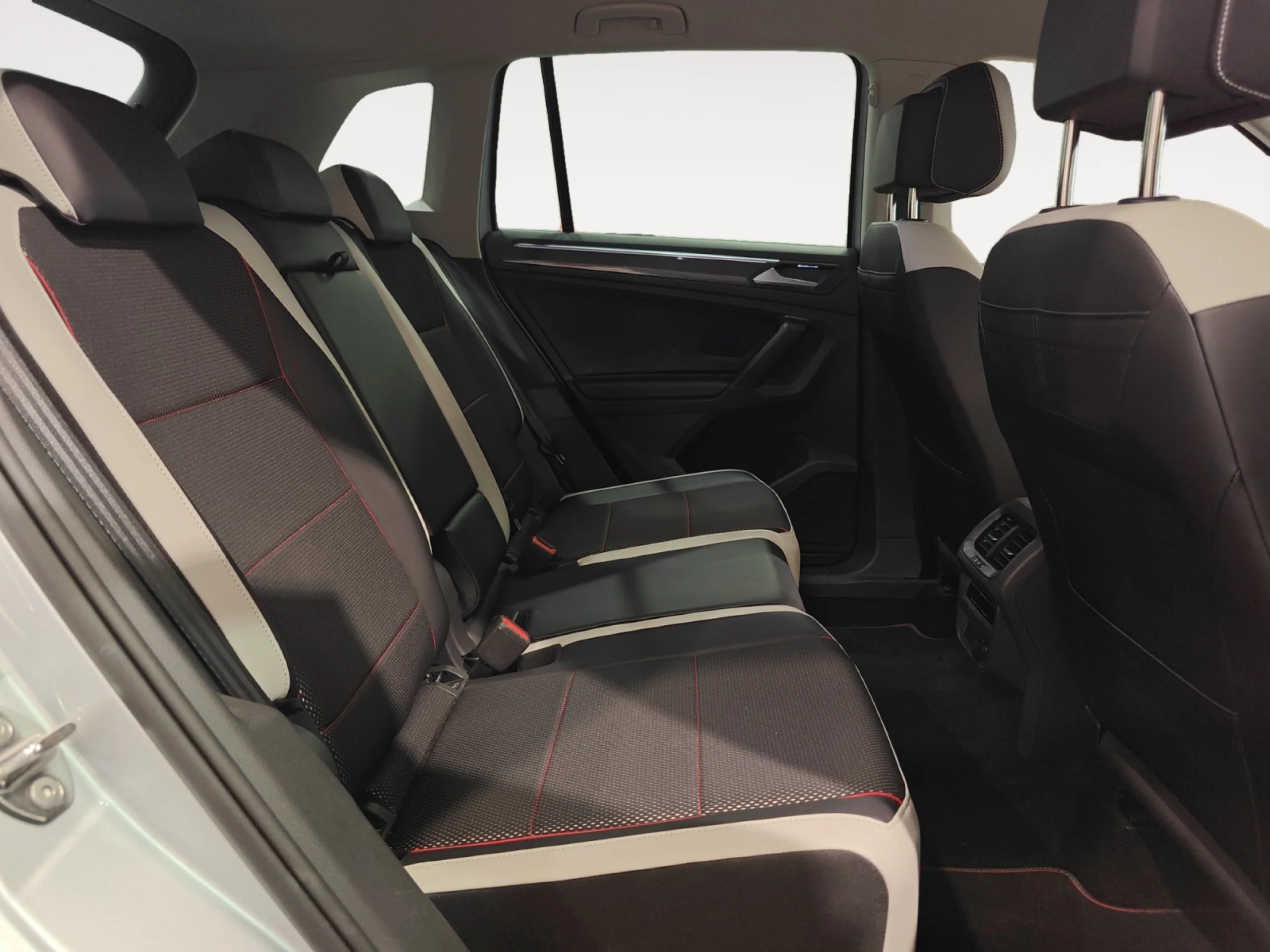 VOLKSWAGEN TIGUAN URBAN SPORT 1.5 TSI 110KW (150CV) DSG - Foto 6