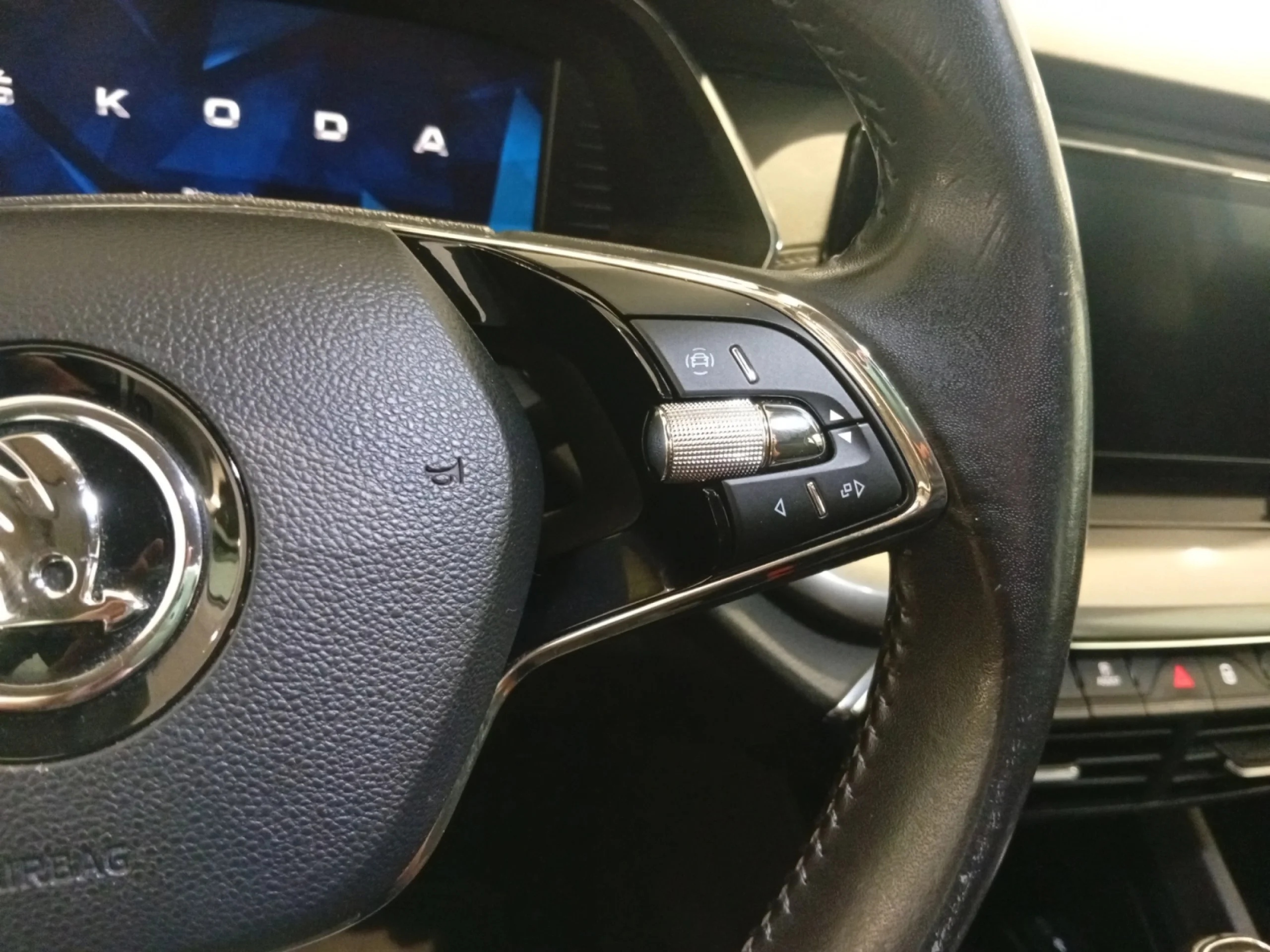 SKODA OCTAVIA COMBI 2.0 TDI 85KW(115CV) DSG AMBITION - Foto 10