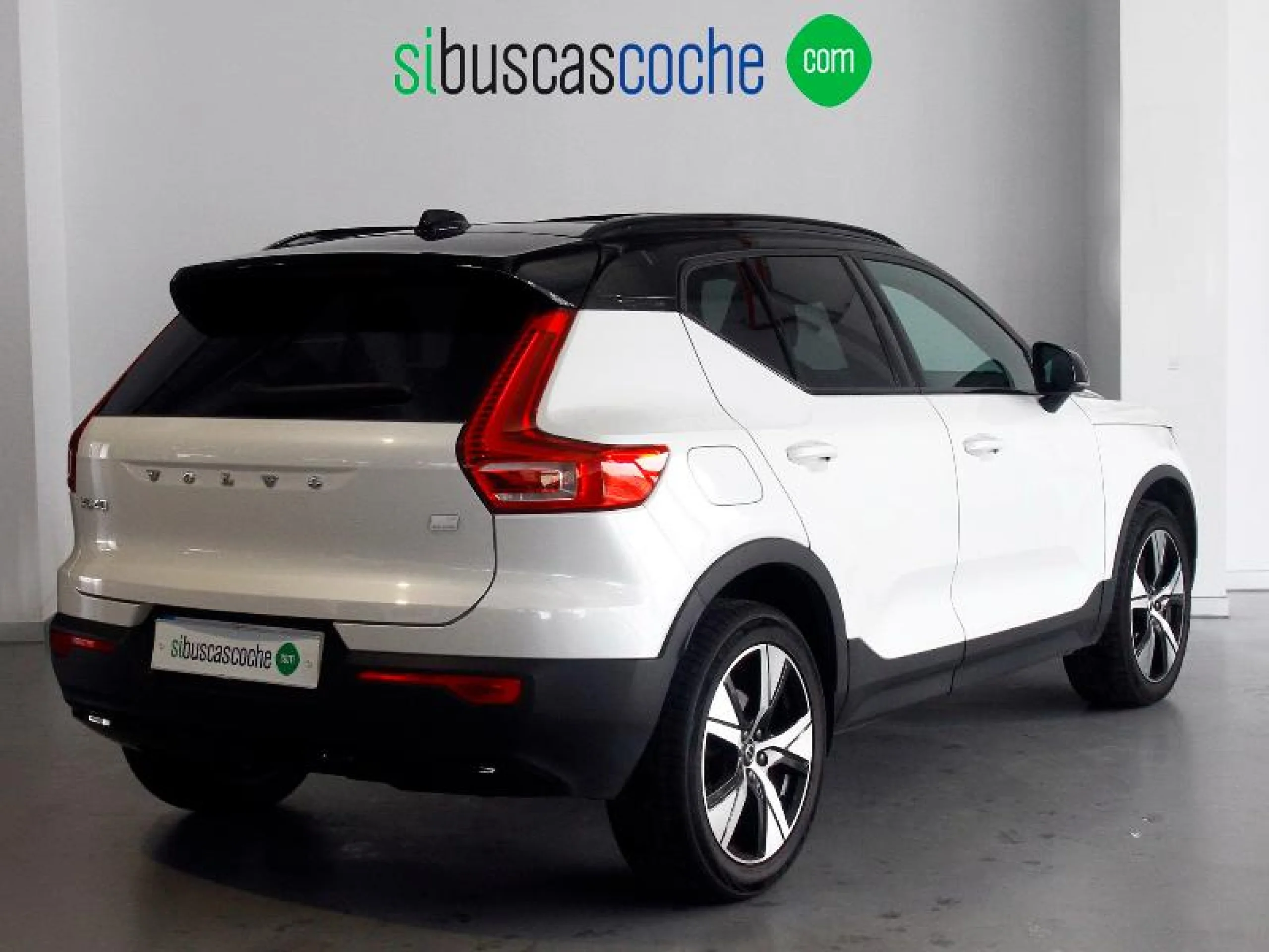 VOLVO XC40 1.5 T4 TWIN RECHARGE R DESIGN AUTO - Foto 20