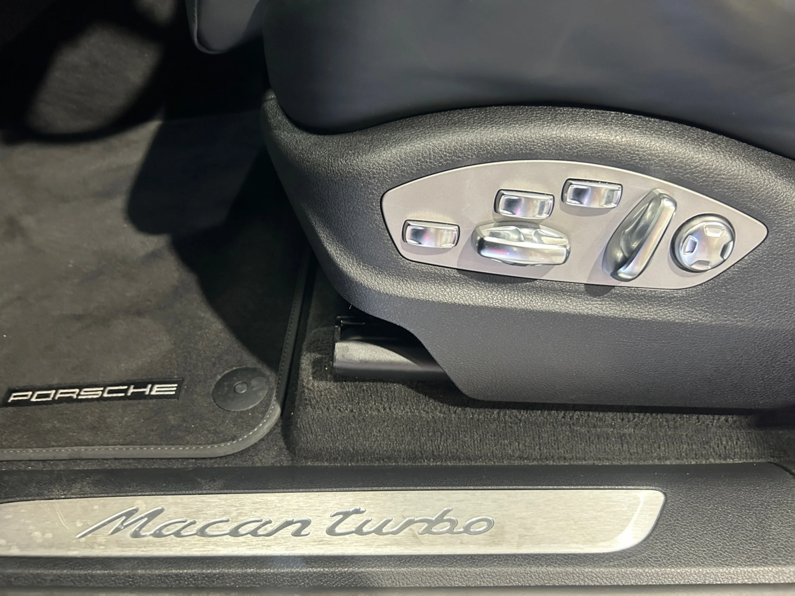PORSCHE MACAN TURBO - Foto 18