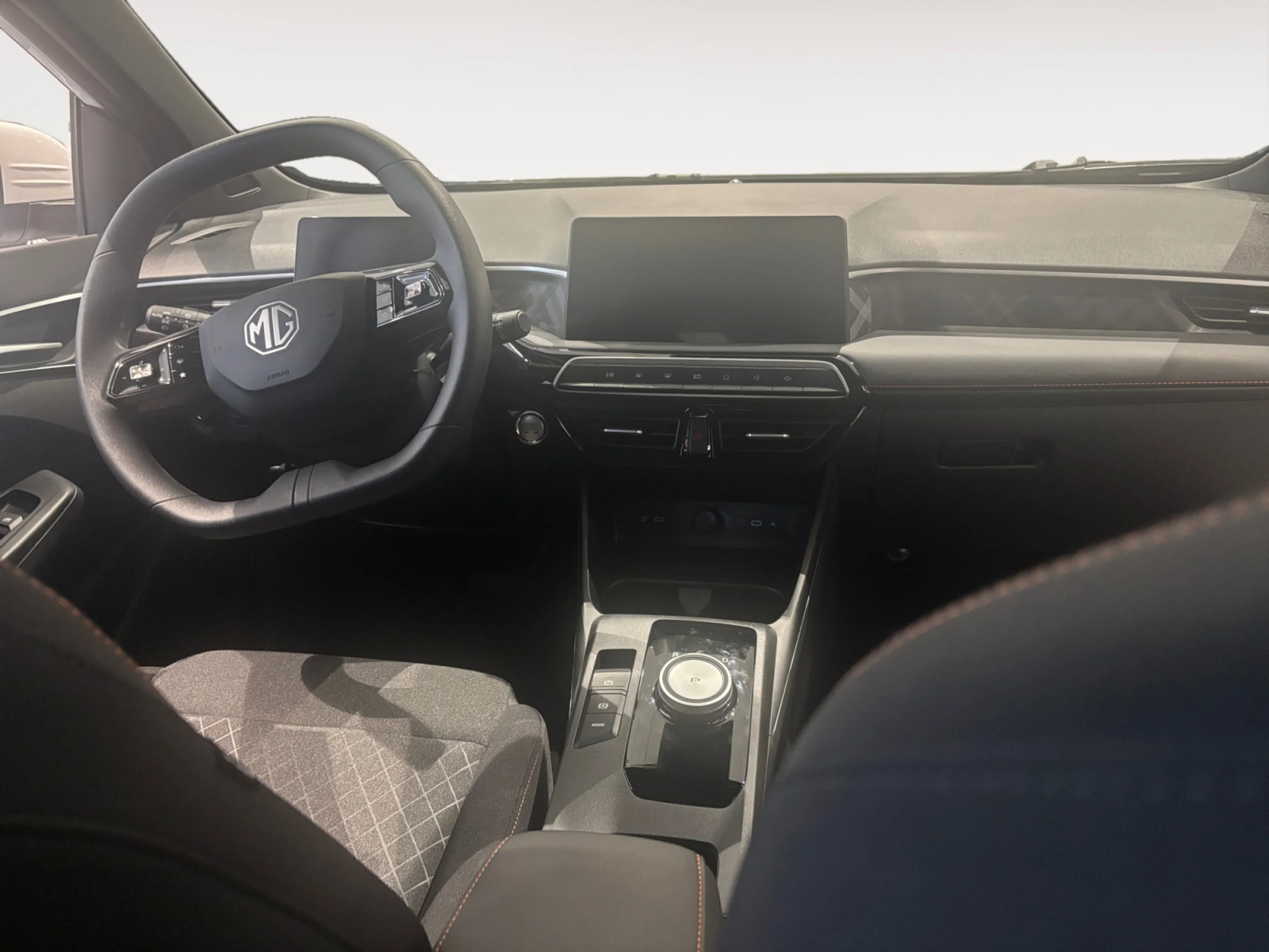 MG MG3 MG MG3 HEV MY26 1.5L HEV 2KWH AT 2WD COM LHD BLACK WHITE - Foto 4