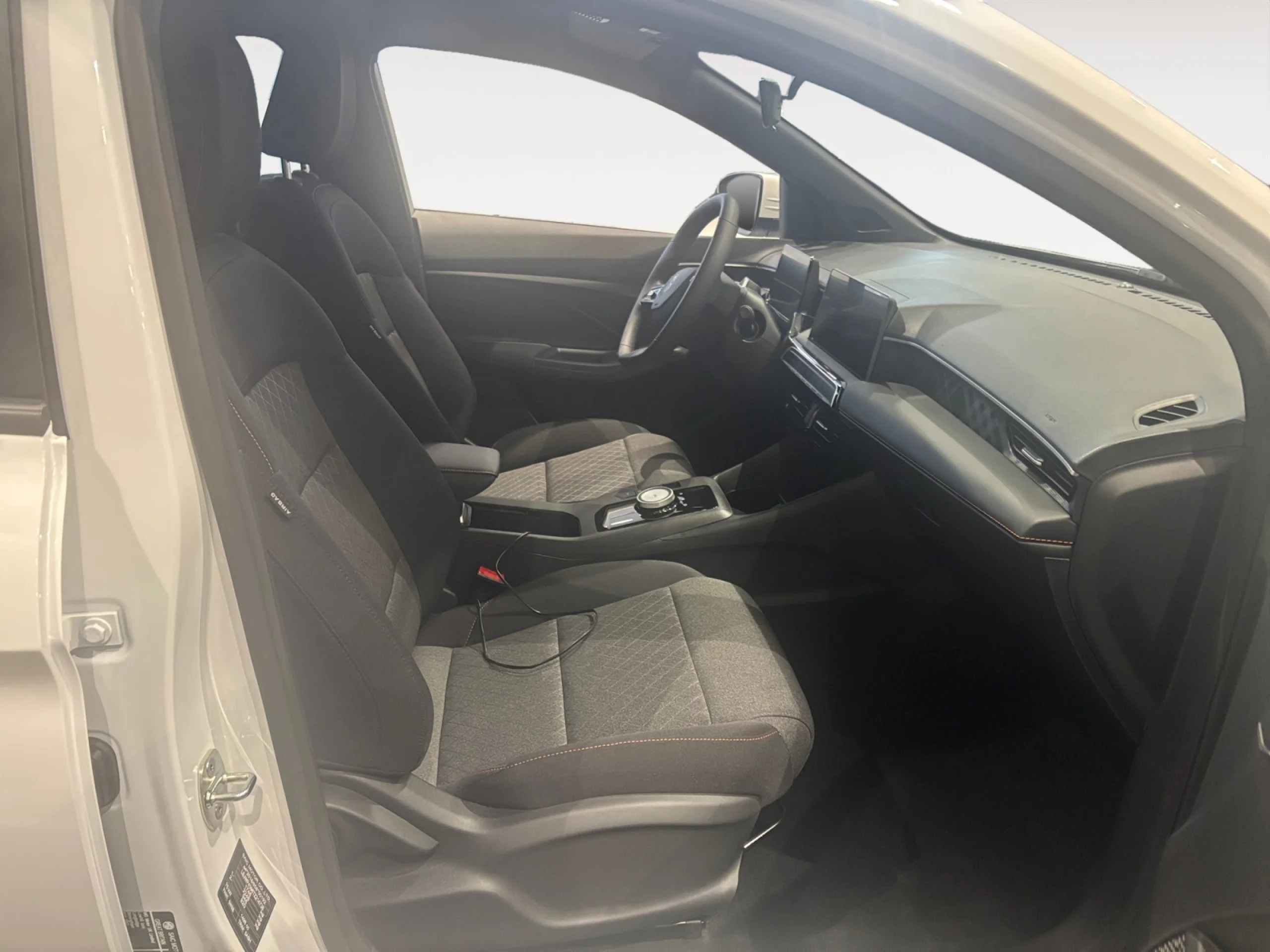 MG MG3 MG MG3 HEV MY26 1.5L HEV 2KWH AT 2WD COM LHD BLACK WHITE - Foto 5