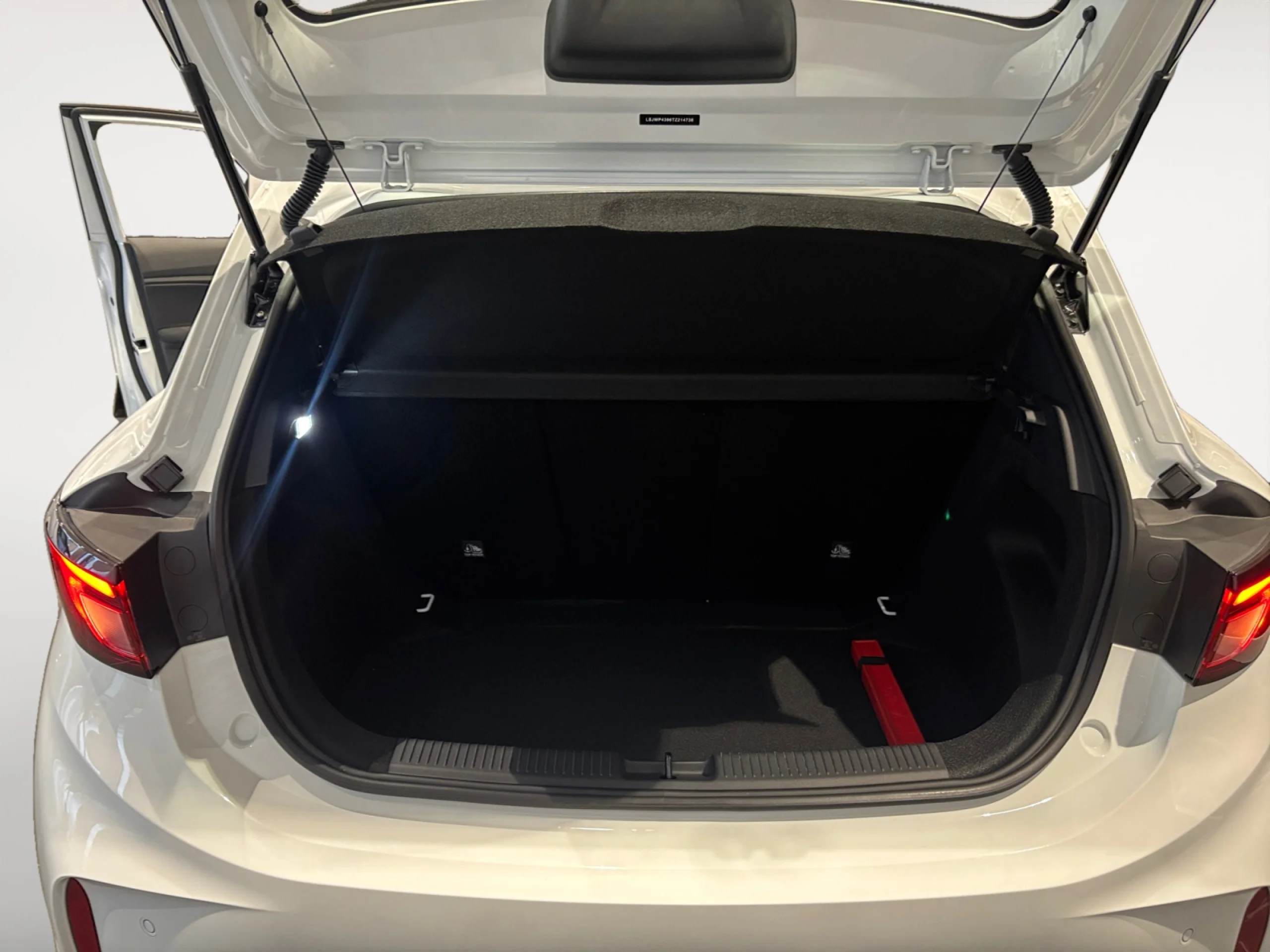 MG MG3 MG MG3 HEV MY26 1.5L HEV 2KWH AT 2WD COM LHD BLACK WHITE - Foto 8