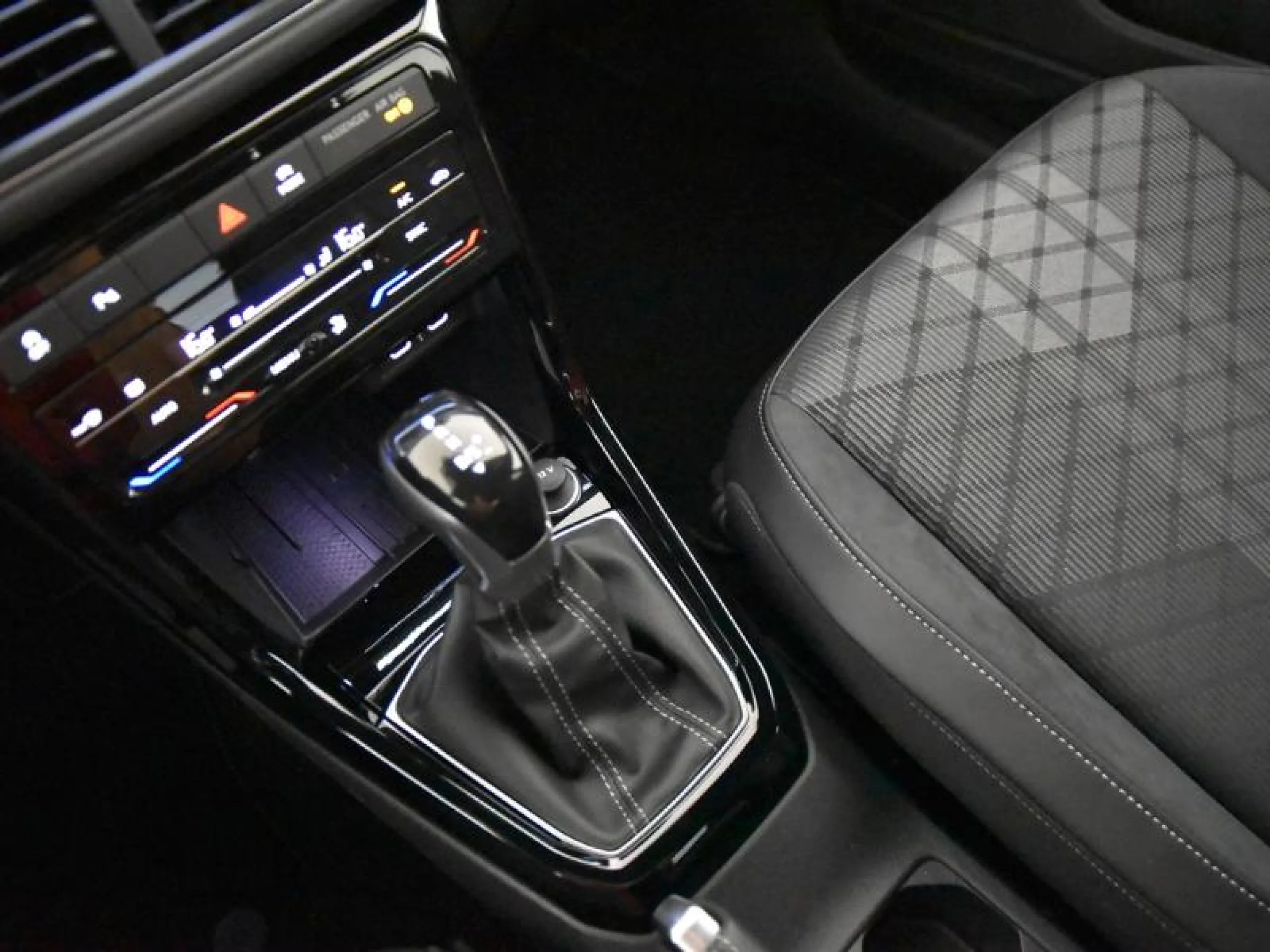 VOLKSWAGEN T CROSS T CROSS R LINE 1.0 TSI 85 KW (115 CV)  AUTOM TICO DSG 7 VEL. - Foto 10