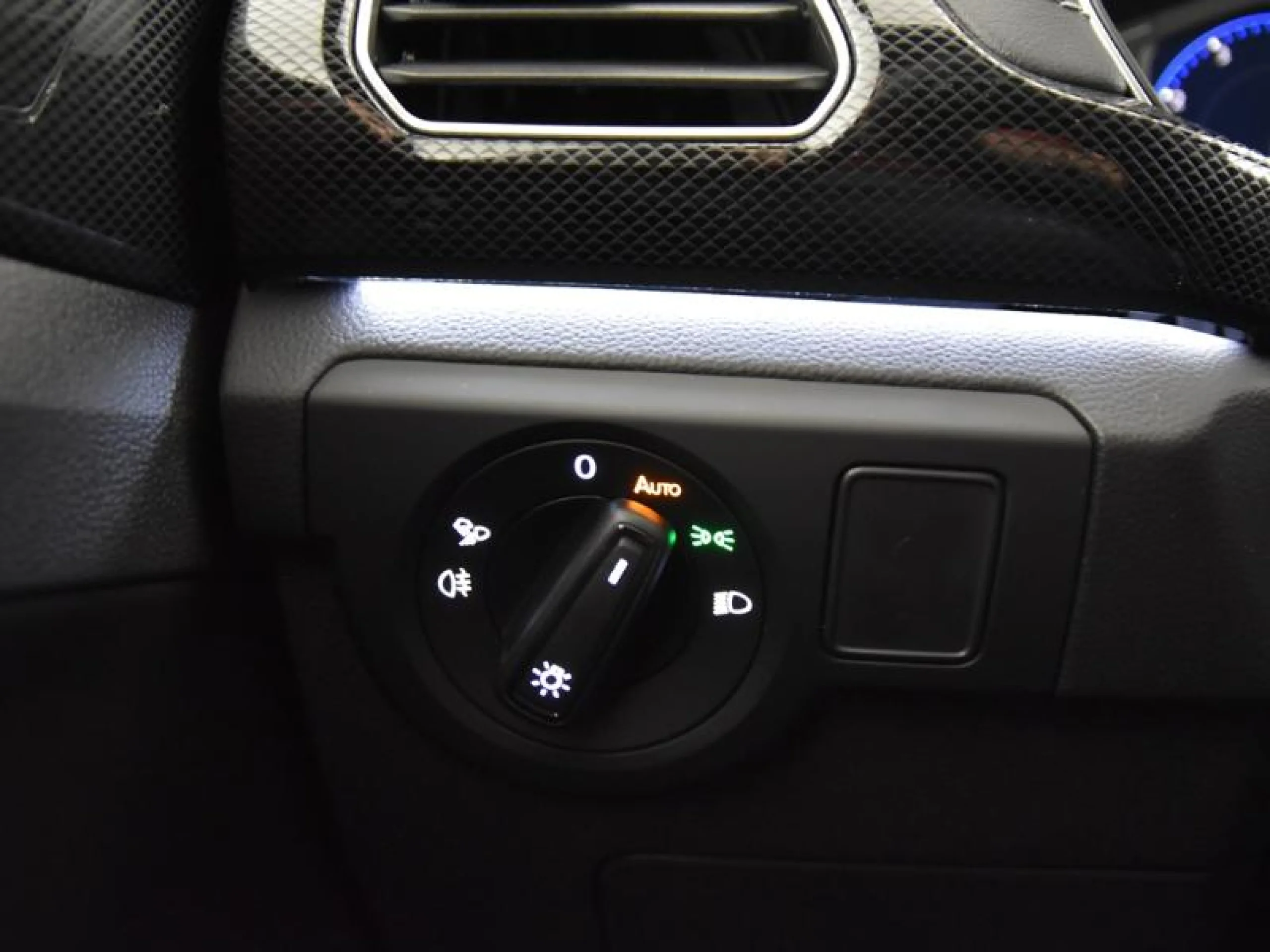 VOLKSWAGEN T CROSS T CROSS R LINE 1.0 TSI 85 KW (115 CV)  AUTOM TICO DSG 7 VEL. - Foto 17