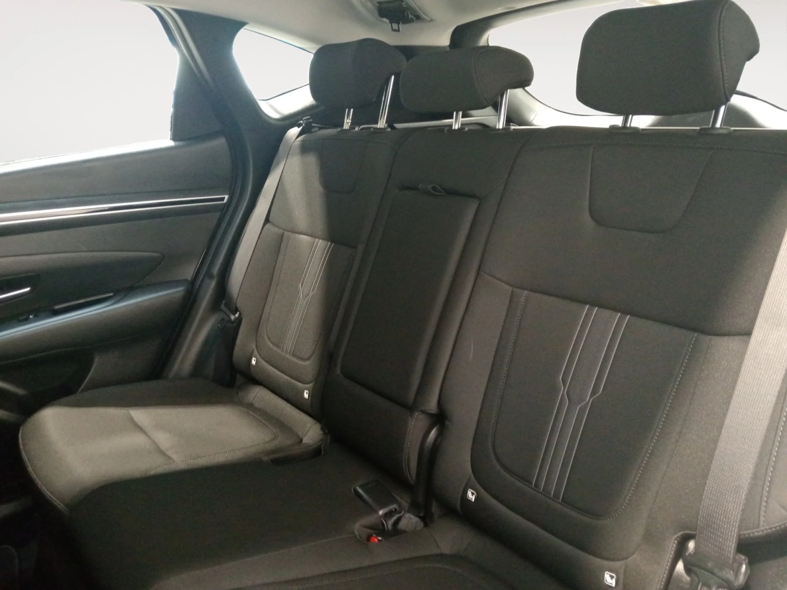 HYUNDAI TUCSON 1.6 CRDI 100KW (136CV) 48V MAXX DCT 4X4 - Foto 6