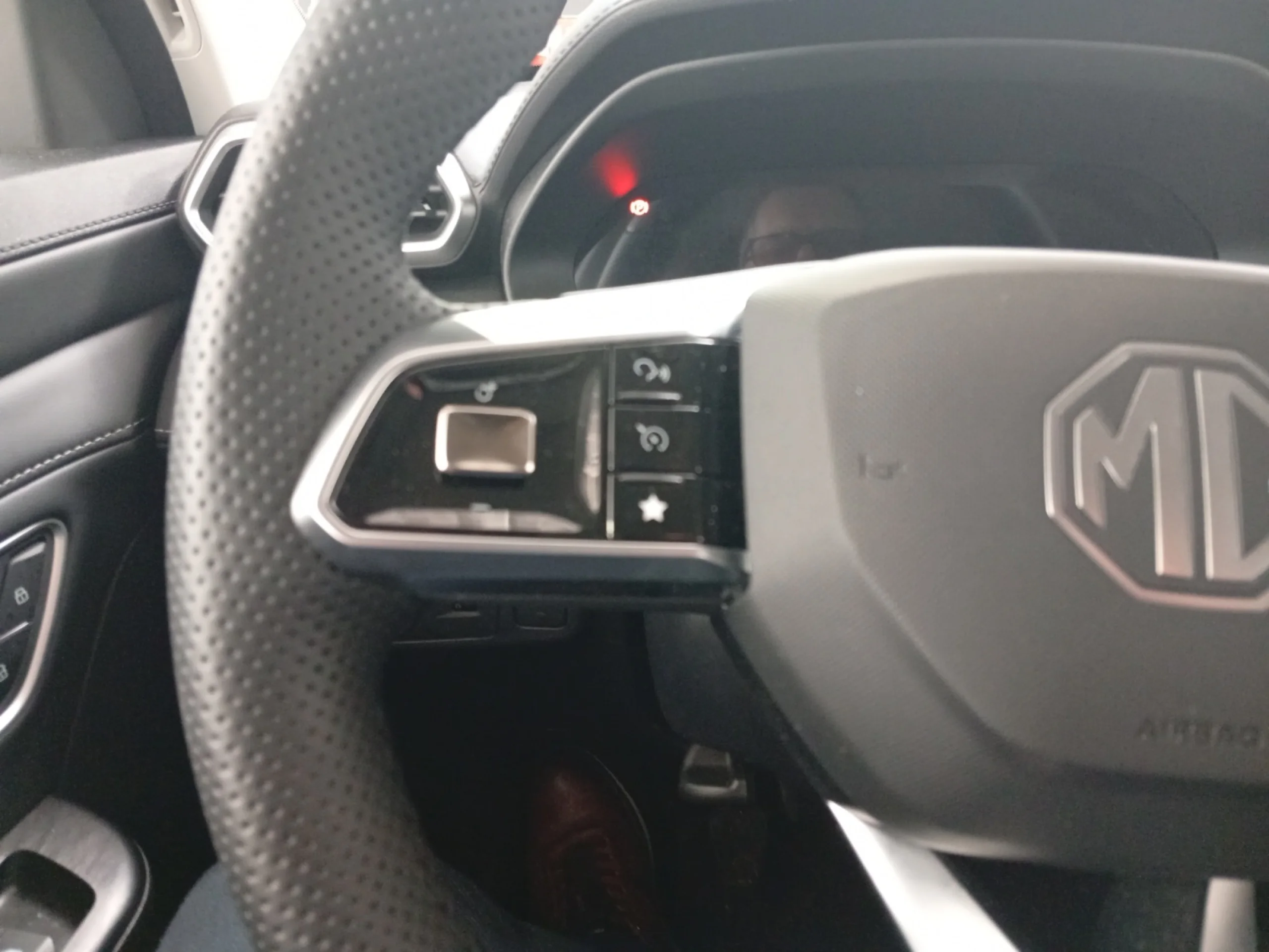 MG Zs 1.5 COMFORT - Foto 12