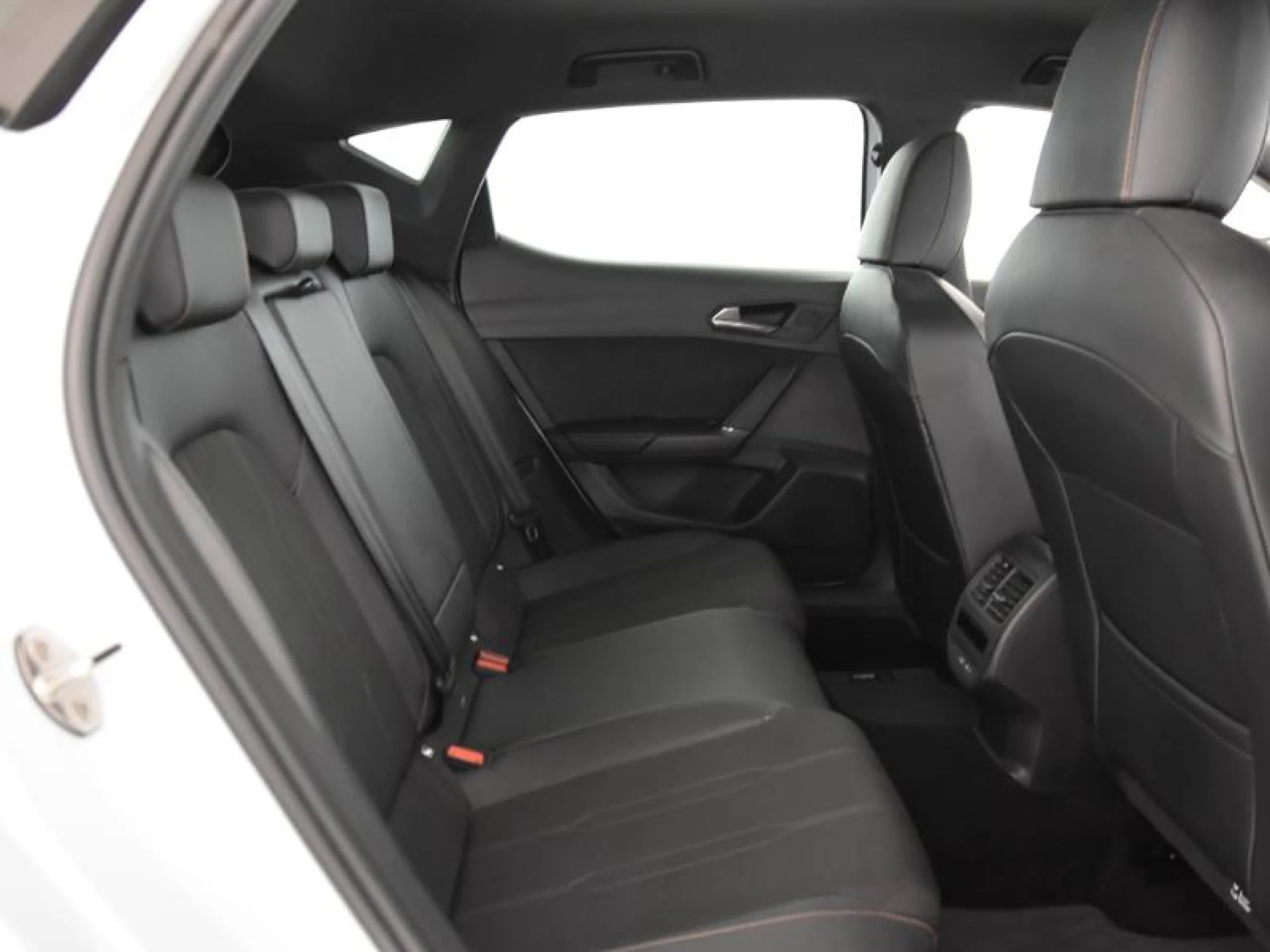 CUPRA LEON 1.5 TSI 110KW (150CV) - Foto 6