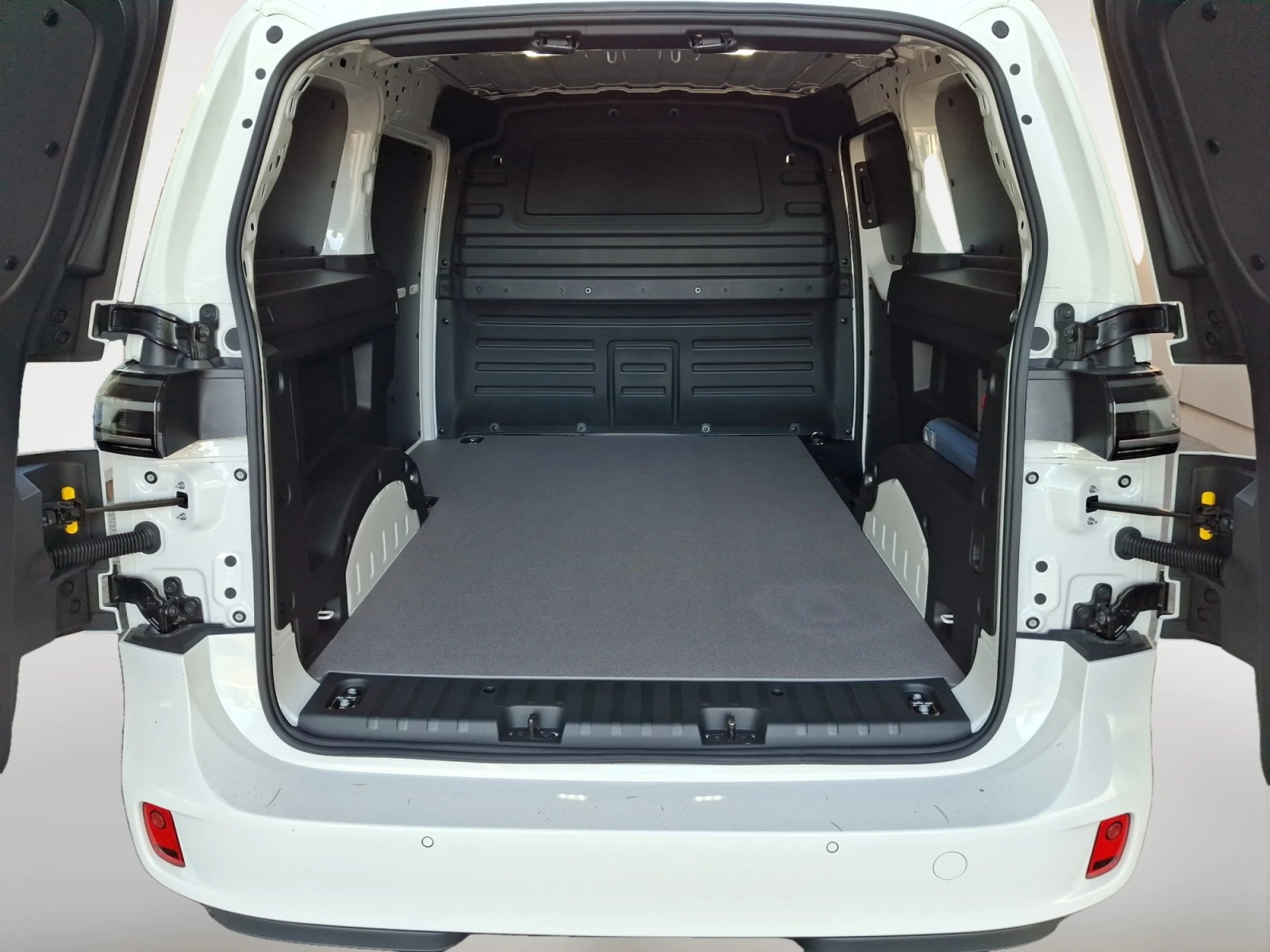 VW COMERCIALES ID. BUZZ ID. BUZZ  CARGO  BATALLA CORTA  210 KW (286 CV) 79 KWH AUT 1 VEL. - Foto 7