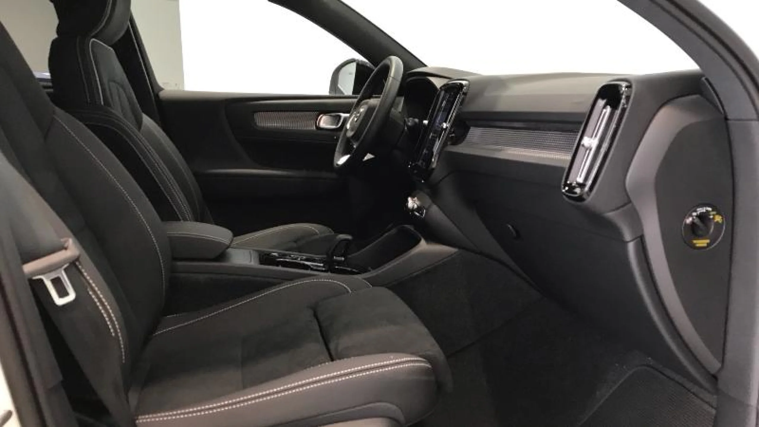 VOLVO XC40 2.0 B3 G PLUS DARK AUTO - Foto 8