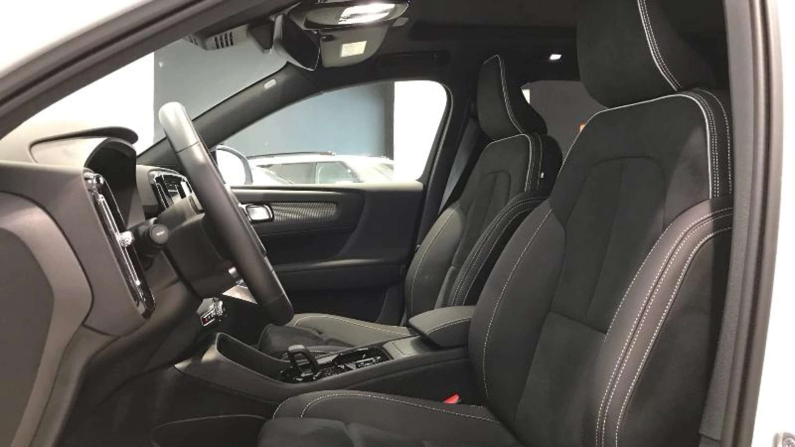 VOLVO XC40 2.0 B3 G PLUS DARK AUTO - Foto 9