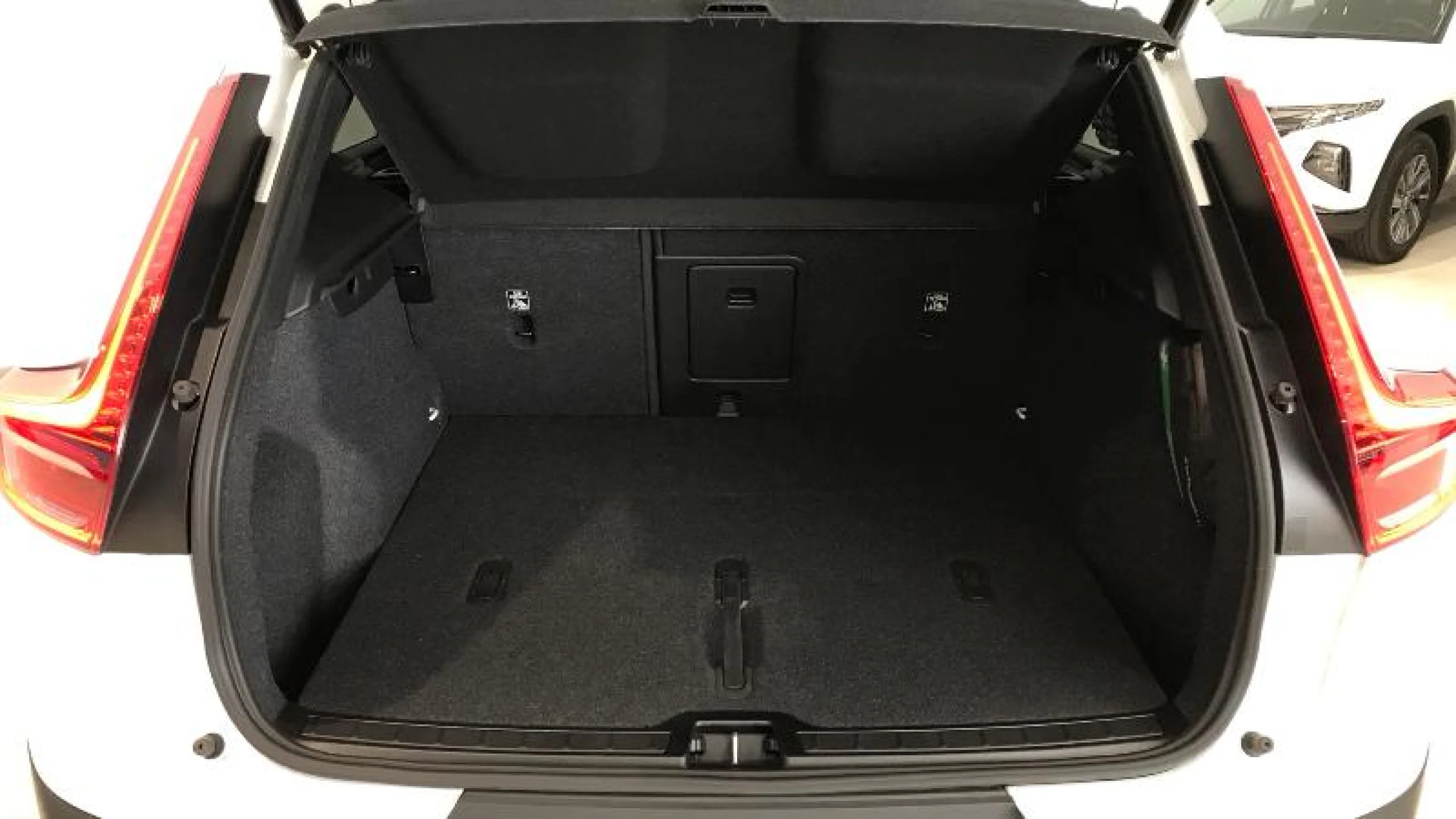 VOLVO XC40 2.0 B3 G PLUS DARK AUTO - Foto 11