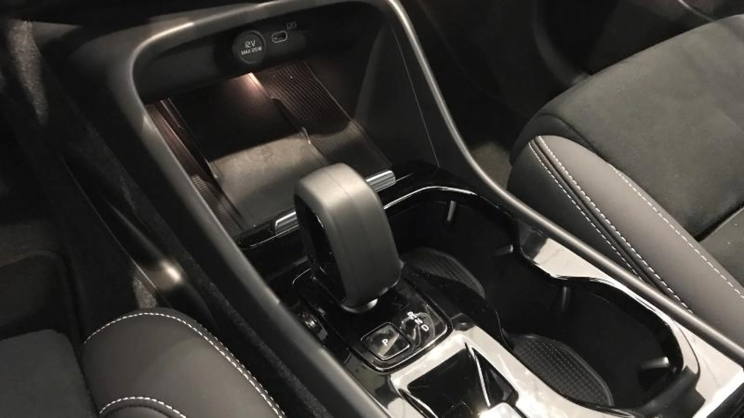 VOLVO XC40 2.0 B3 G PLUS DARK AUTO - Foto 16