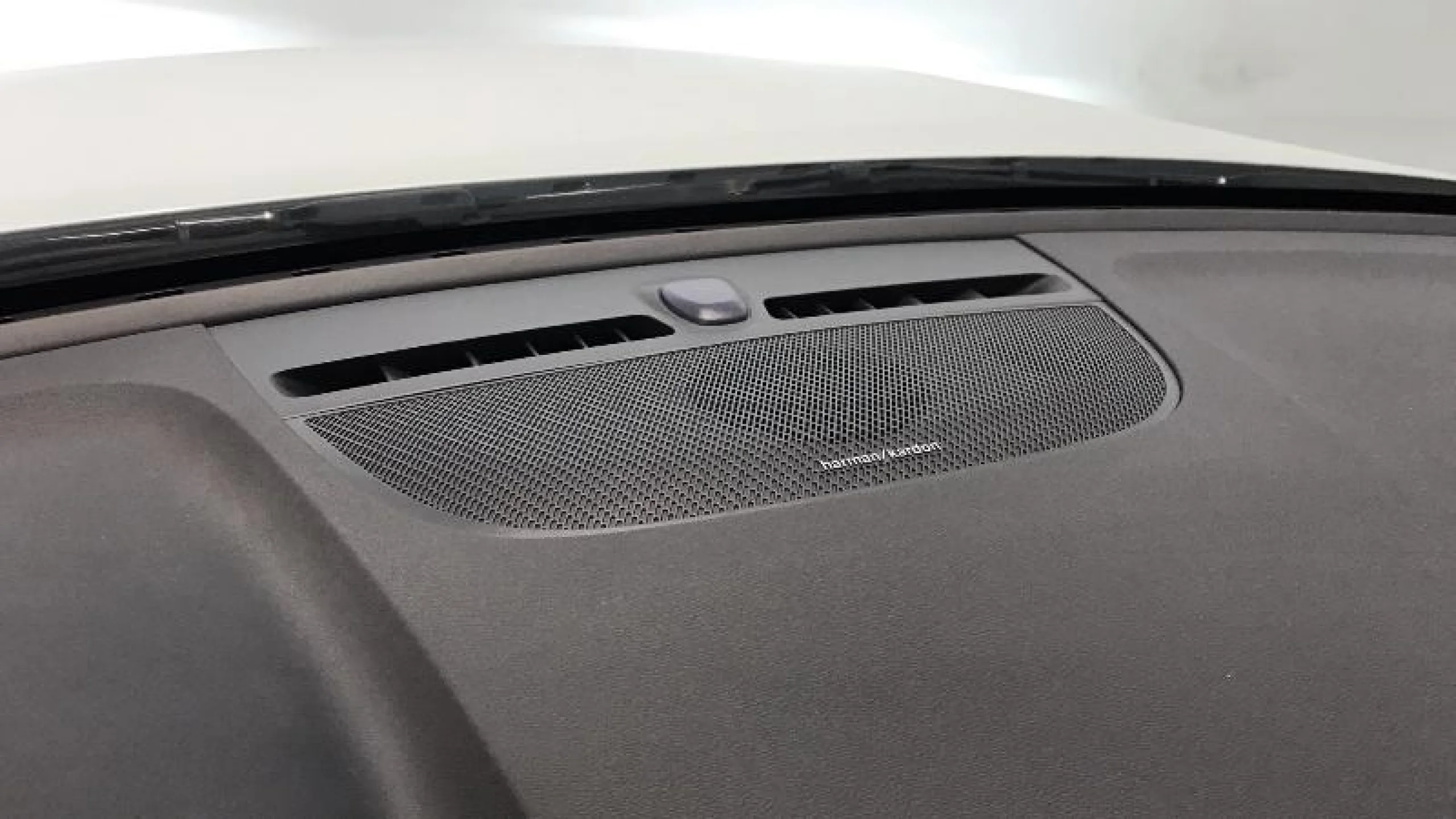 VOLVO XC40 2.0 B3 G PLUS DARK AUTO - Foto 22