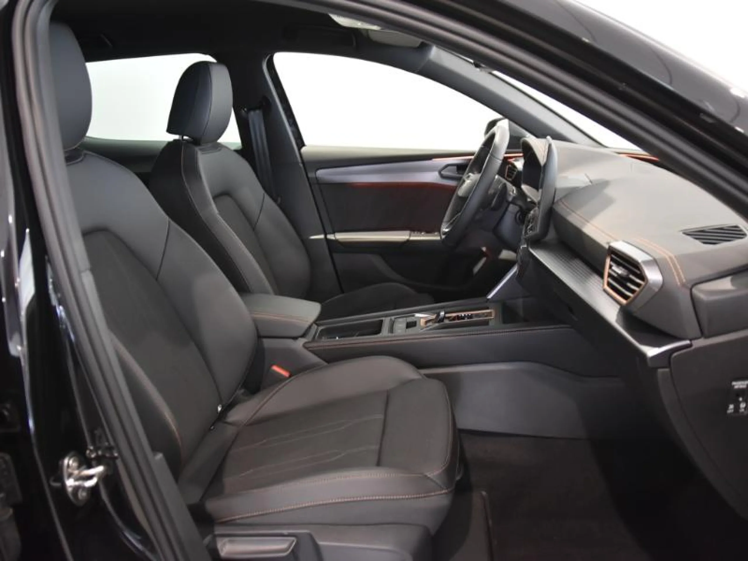 CUPRA LEON 1.5 ETSI 110KW (150CV) DSG - Foto 5