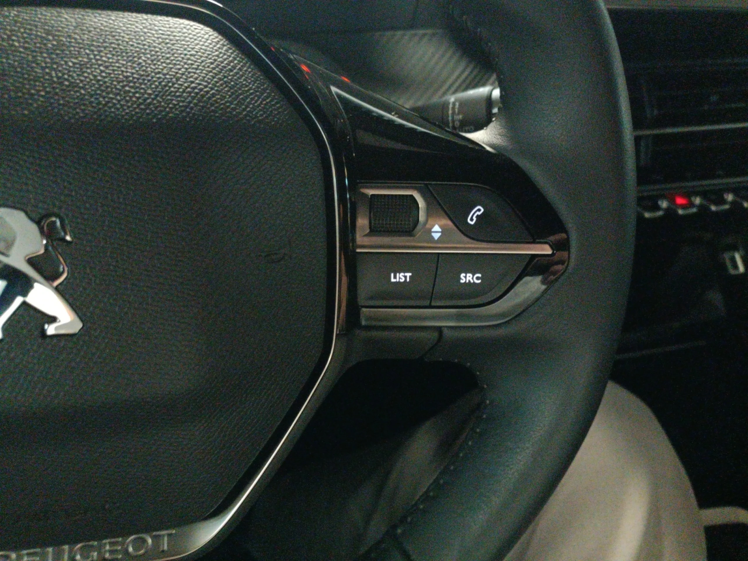 PEUGEOT 2008 ALLURE PACK PURETECH 130 S&S BVM6 - Foto 16