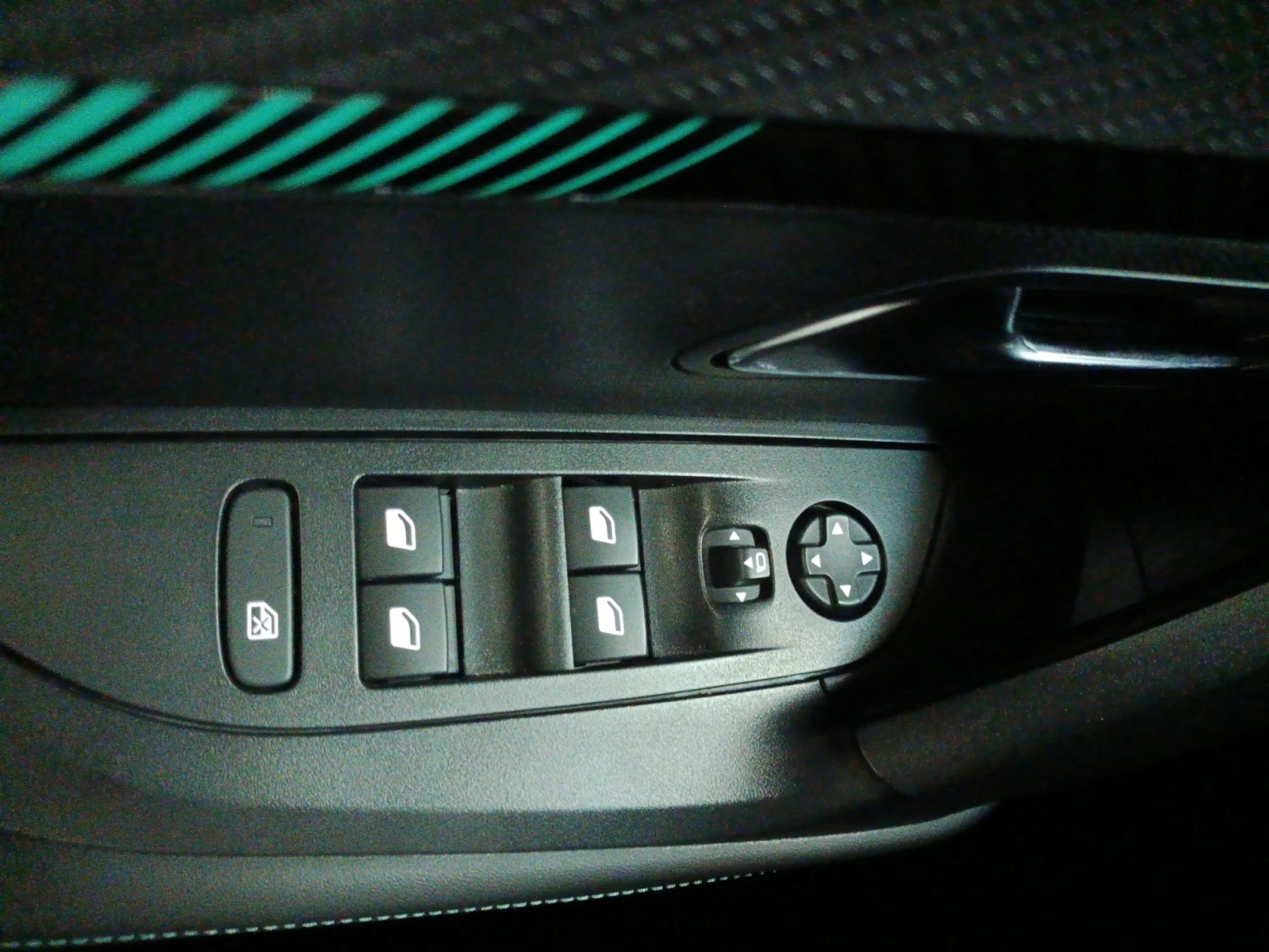 PEUGEOT 2008 ALLURE PACK PURETECH 130 S&S BVM6 - Foto 19