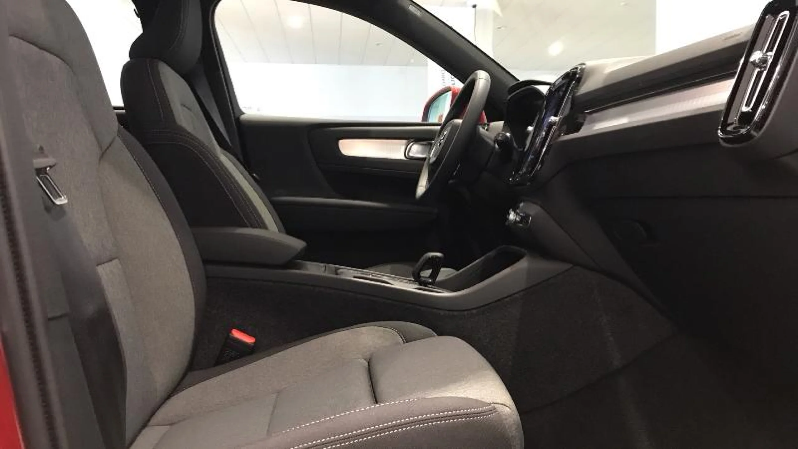 VOLVO XC40 2.0 B3 G CORE AUTO - Foto 8