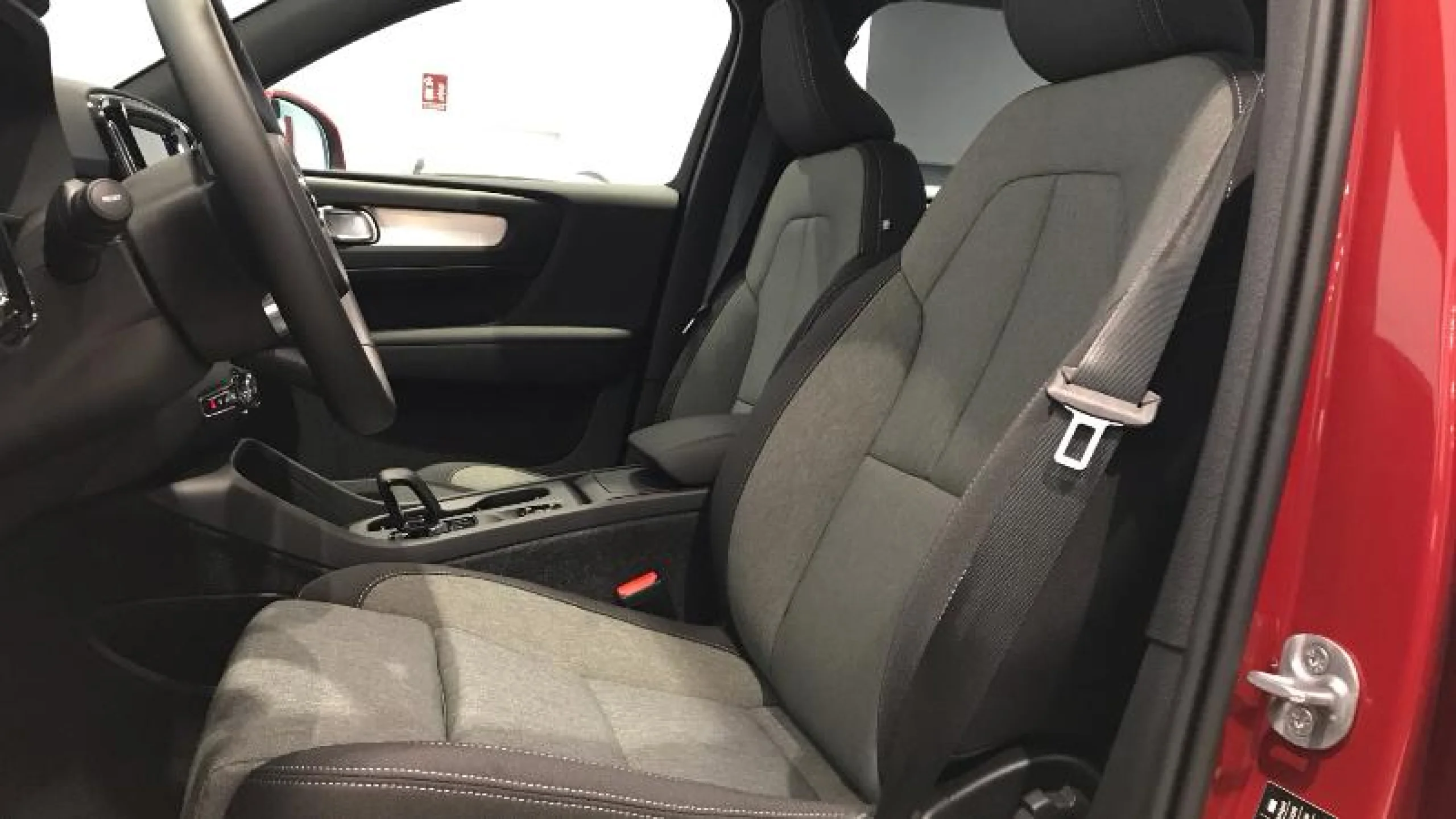 VOLVO XC40 2.0 B3 G CORE AUTO - Foto 9
