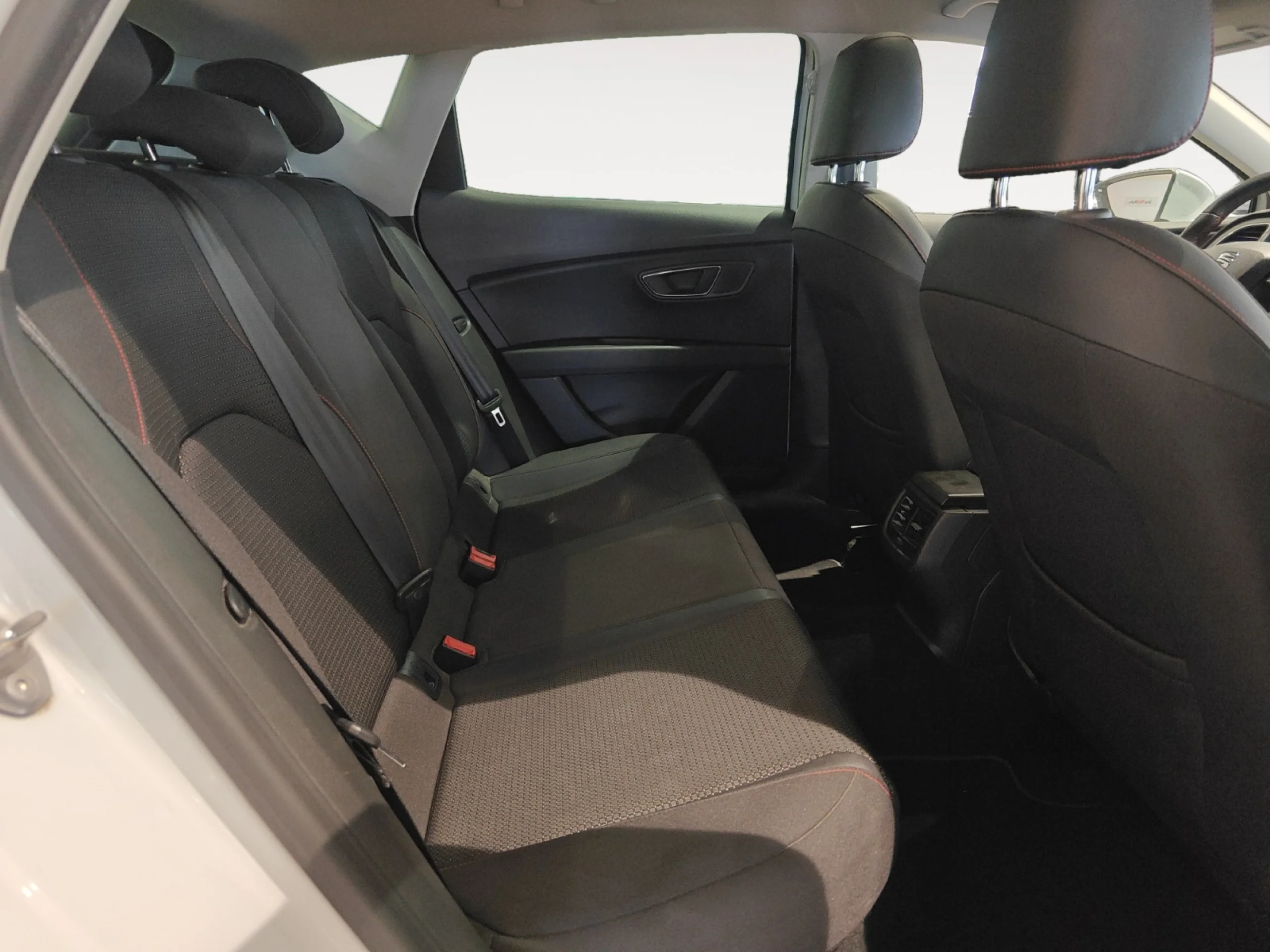 SEAT LEON 2.0 TDI 150CV ST&SP FR - Foto 6