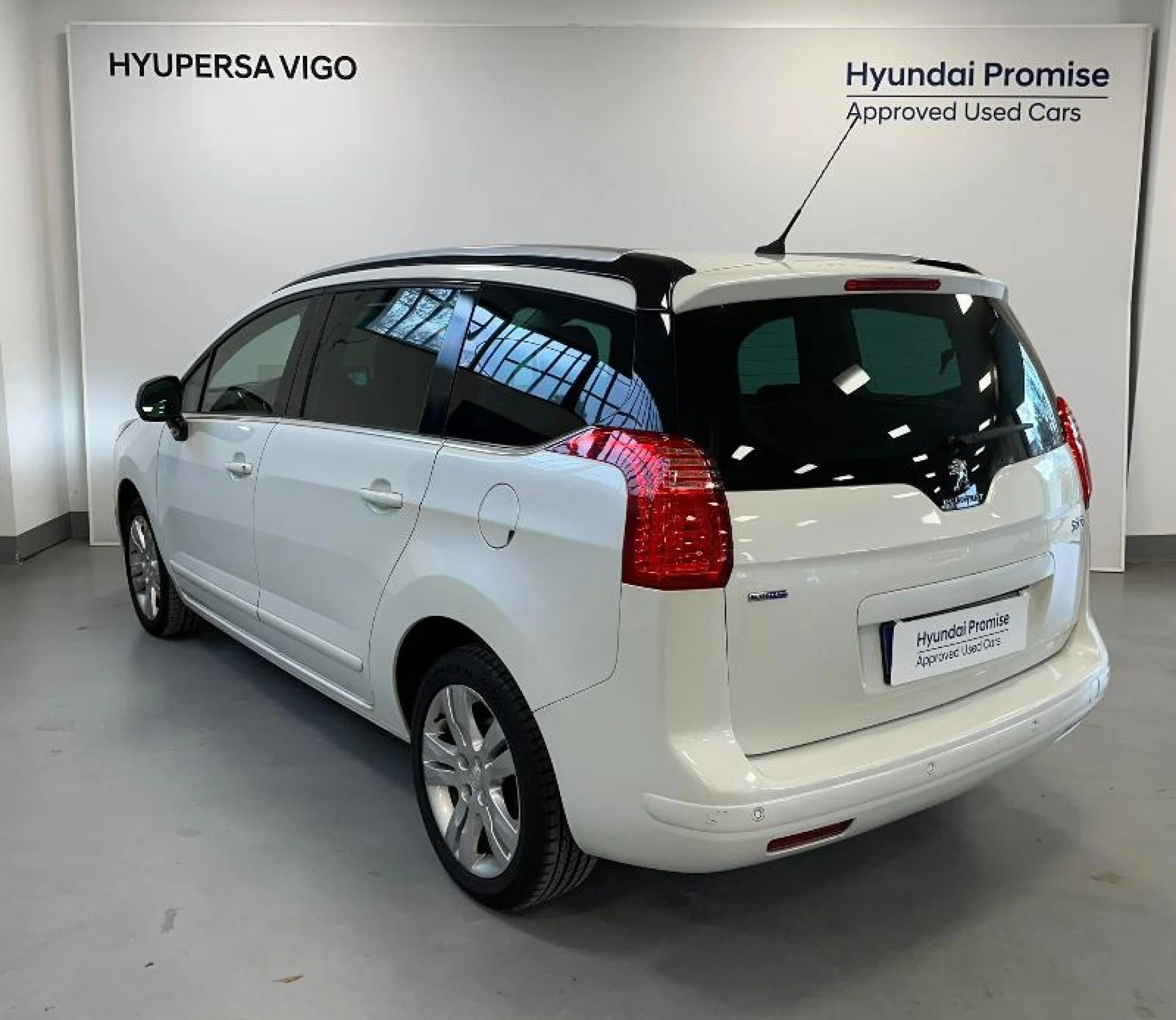 PEUGEOT 5008 ALLURE 1.6 BLUEHDI 120 FAP - Foto 3