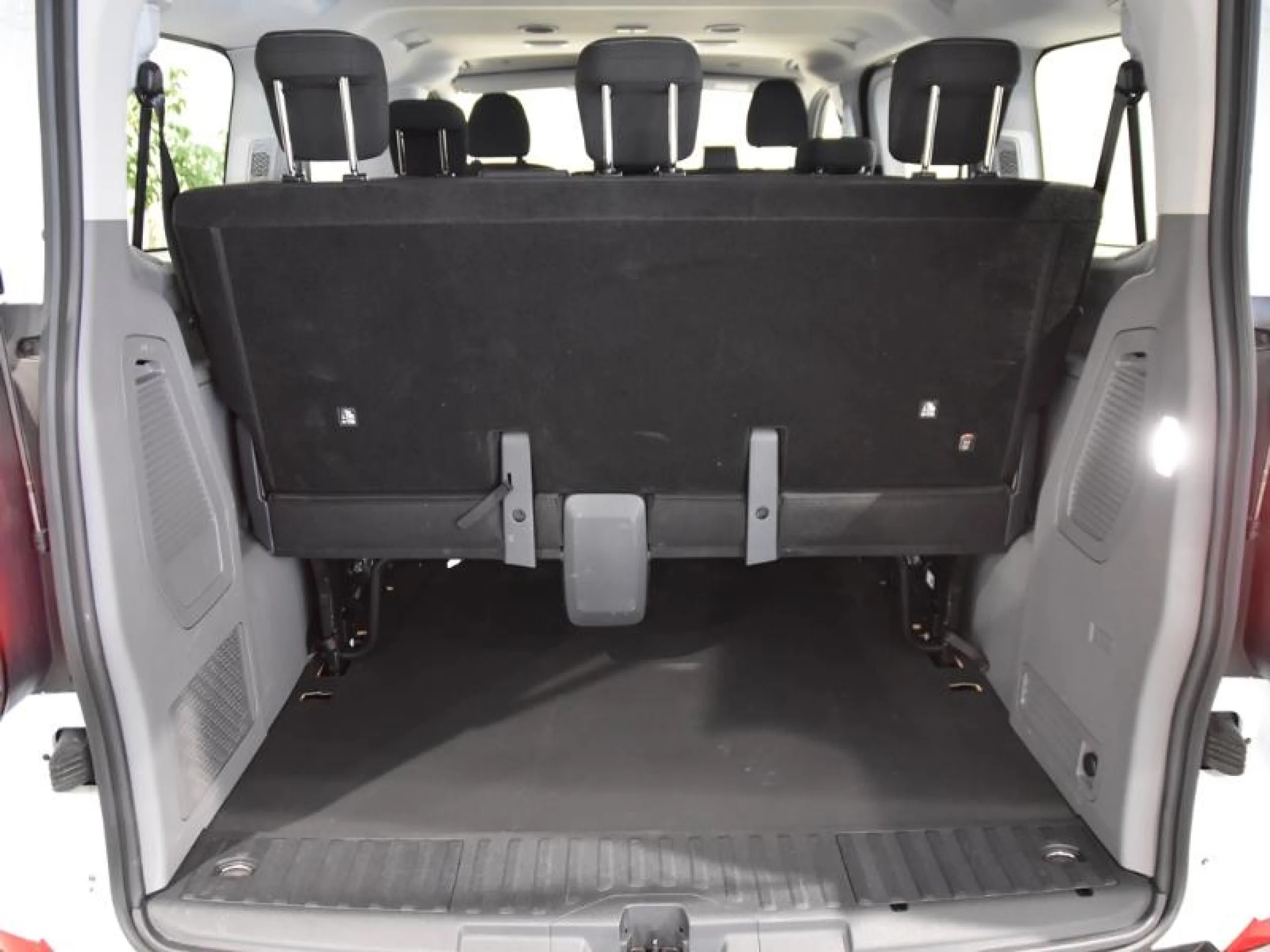 VOLKSWAGEN CARAVELLE CORTA 2.0 TDI 81 KW (110 CV) 6 VE - Foto 7