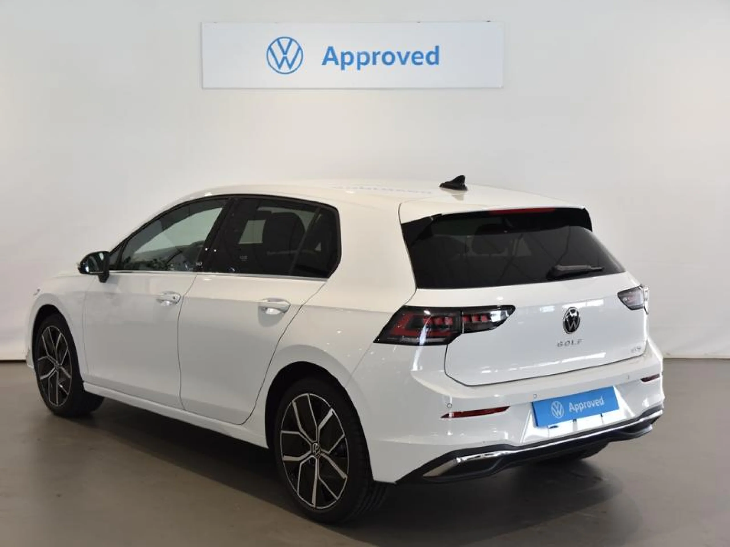 VOLKSWAGEN GOLF GOLF 50 ANIVERSARIO 1.5 ETSI 85 KW (115 CV)  AUTOM TICO DSG 7 VEL. - Foto 2