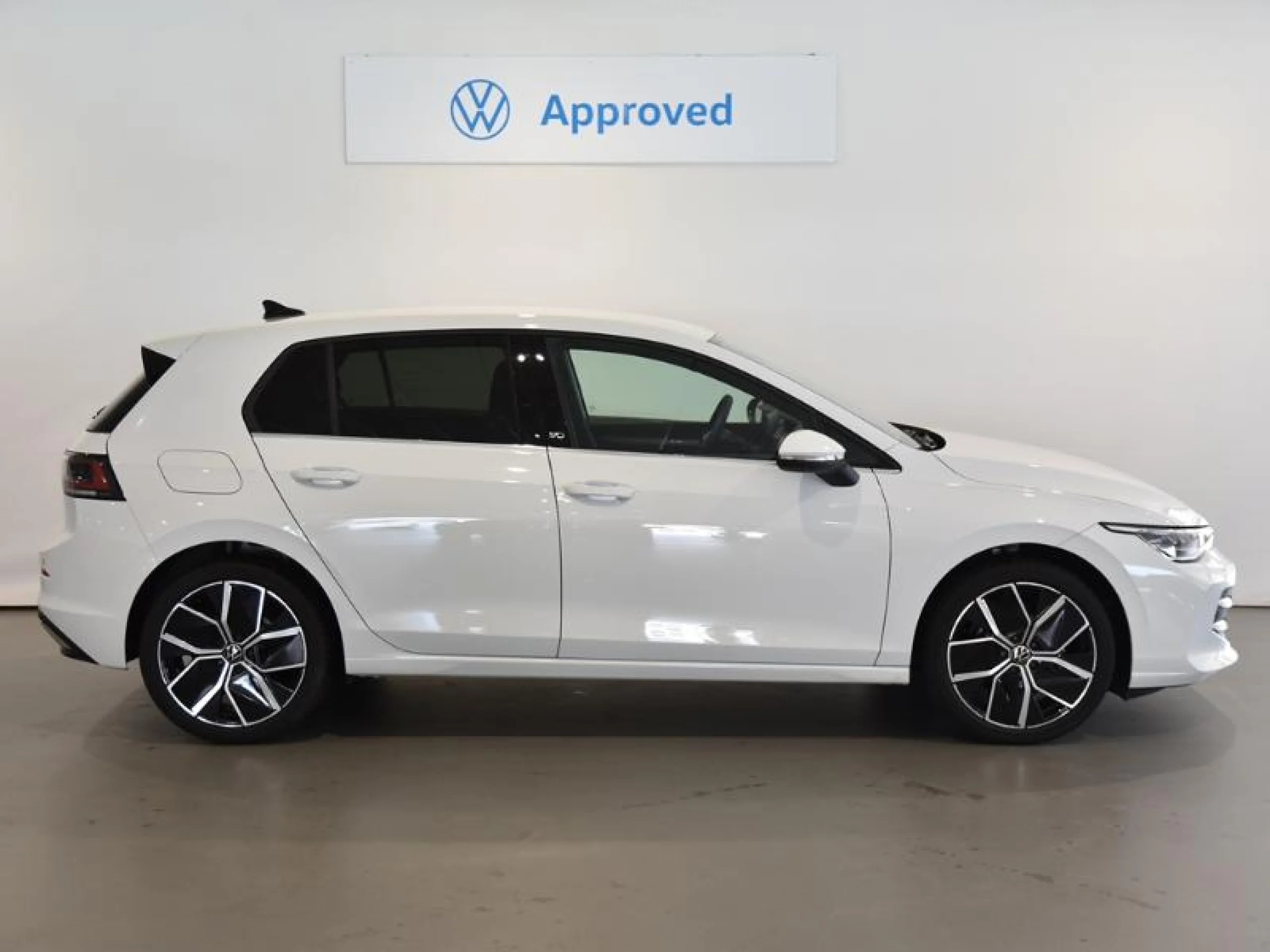 VOLKSWAGEN GOLF GOLF 50 ANIVERSARIO 1.5 ETSI 85 KW (115 CV)  AUTOM TICO DSG 7 VEL. - Foto 3