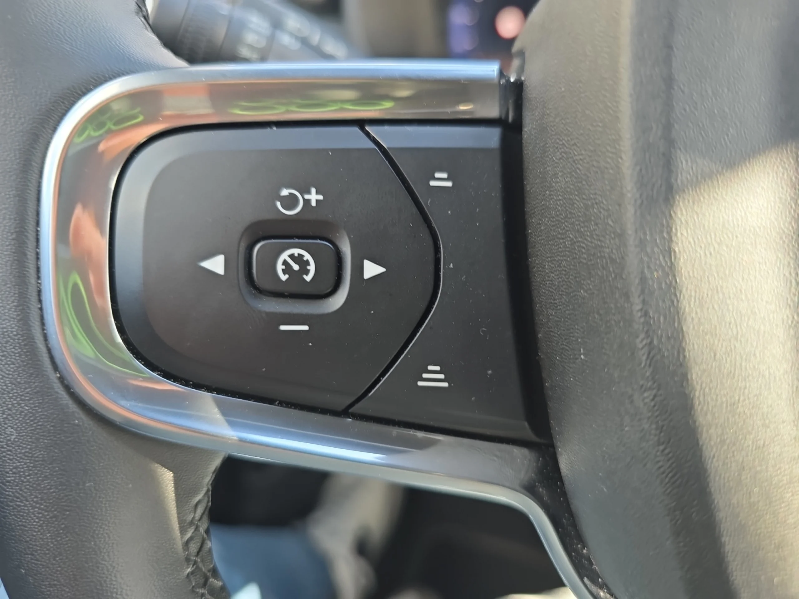 VOLVO XC40 2.0 B3 G CORE AUTO - Foto 12