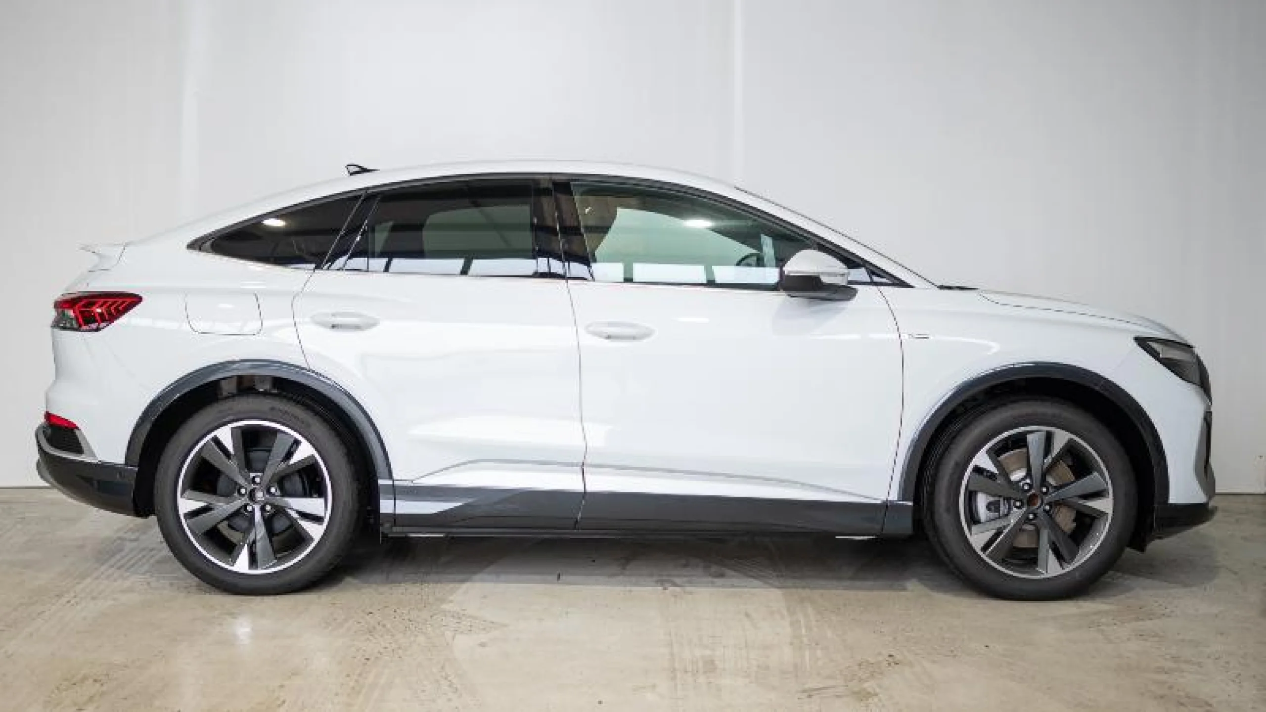 AUDI Q4 SPORTBACK E TRON S LINE 40 E TRON 150KW 82KWH - Foto 3