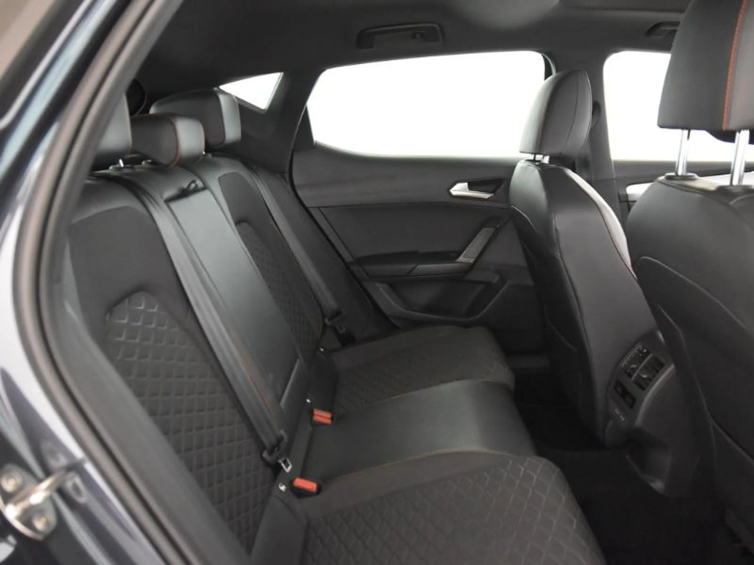 SEAT LEON 1.4 E HYBRID DSG 6 S&S FR - Foto 6