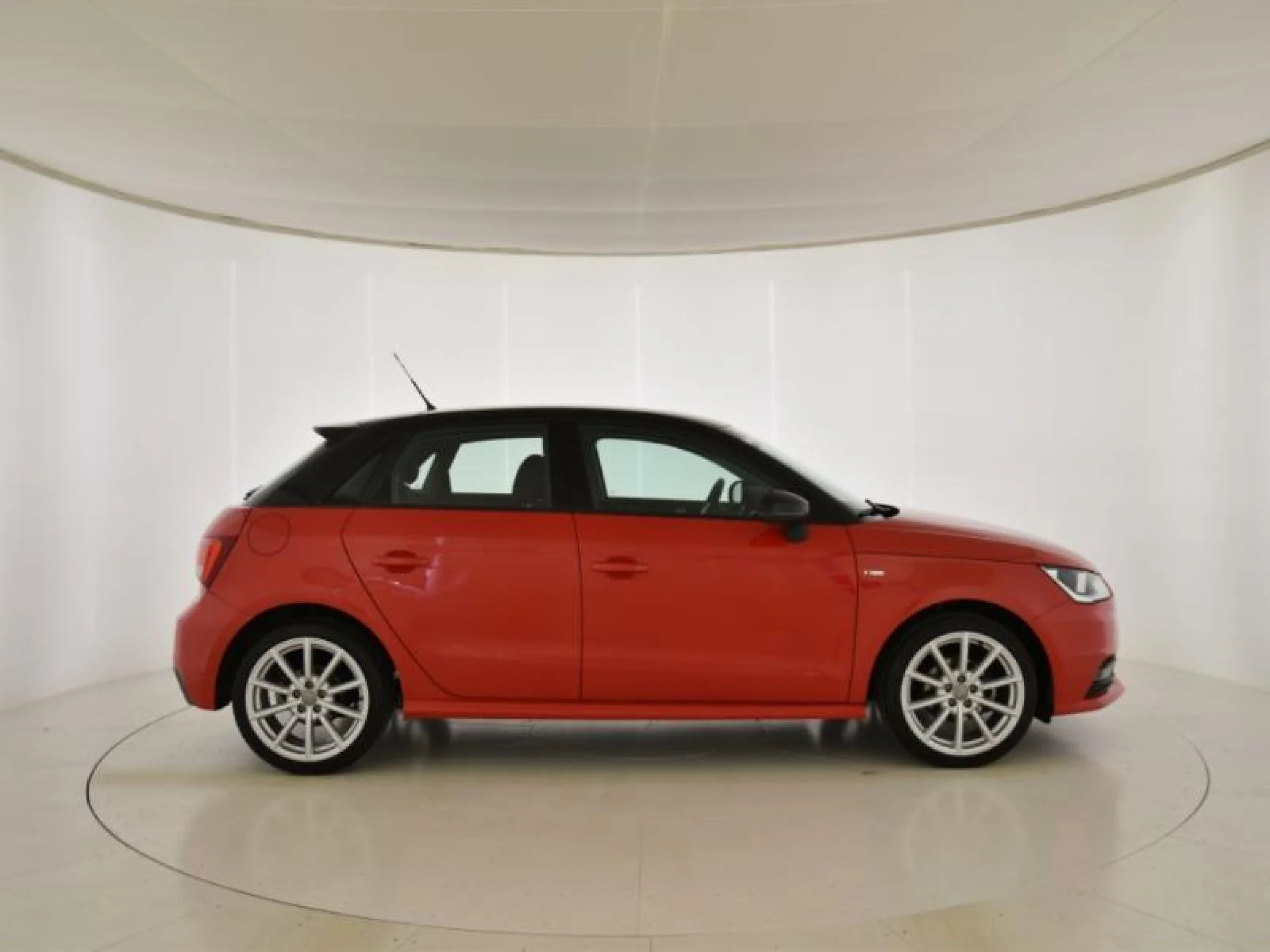 AUDI A1 ADRENALIN 1.0 TFSI 70KW (95CV) SPORTBACK - Foto 3