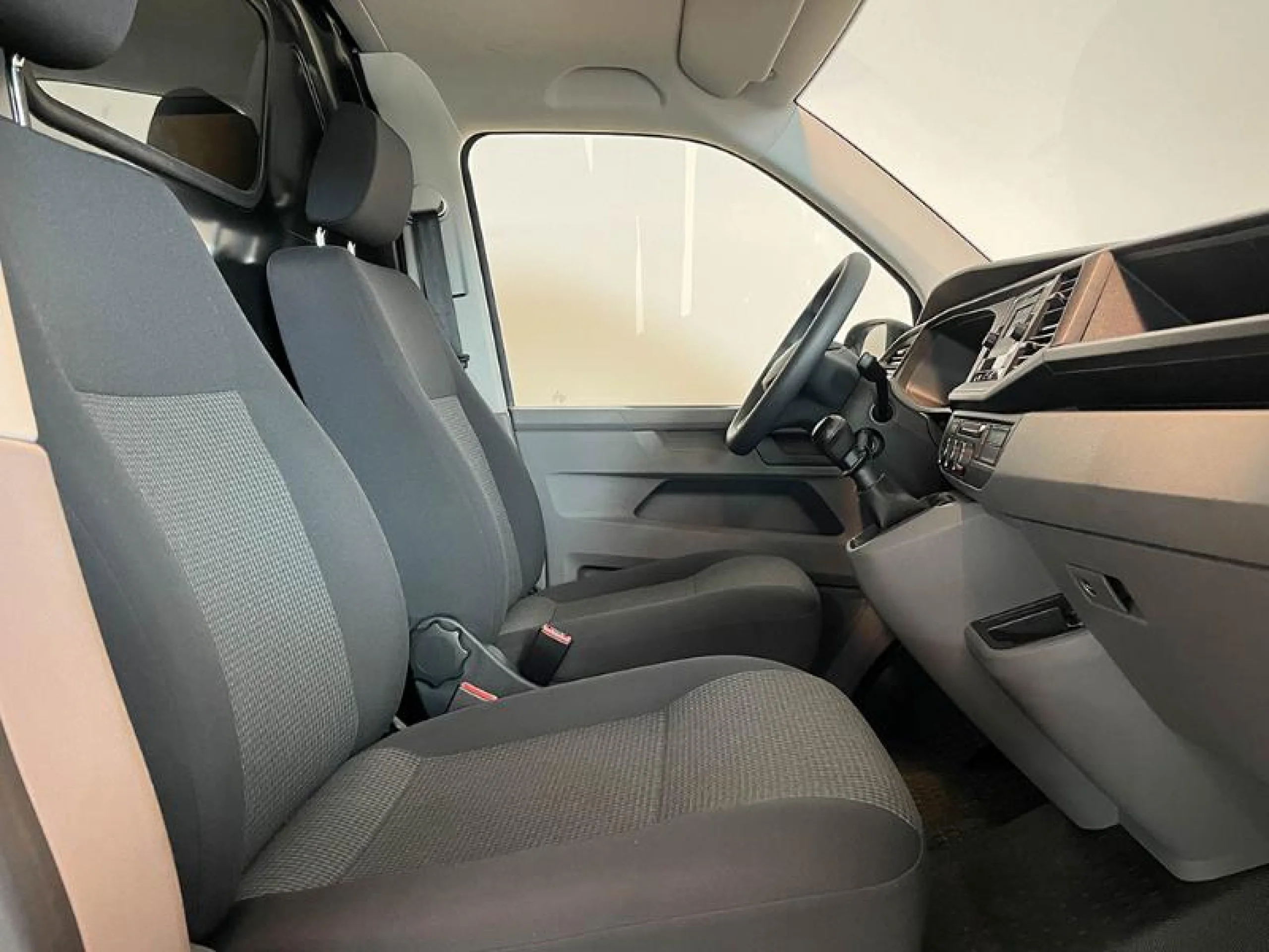 VW COMERCIALES Transporter TRANSPORTER 6.1  FURG N MRW V2 BATALLA CORTA 2.0 TDI 81 KW (110 CV) 5 VEL. 2.800 - Foto 5