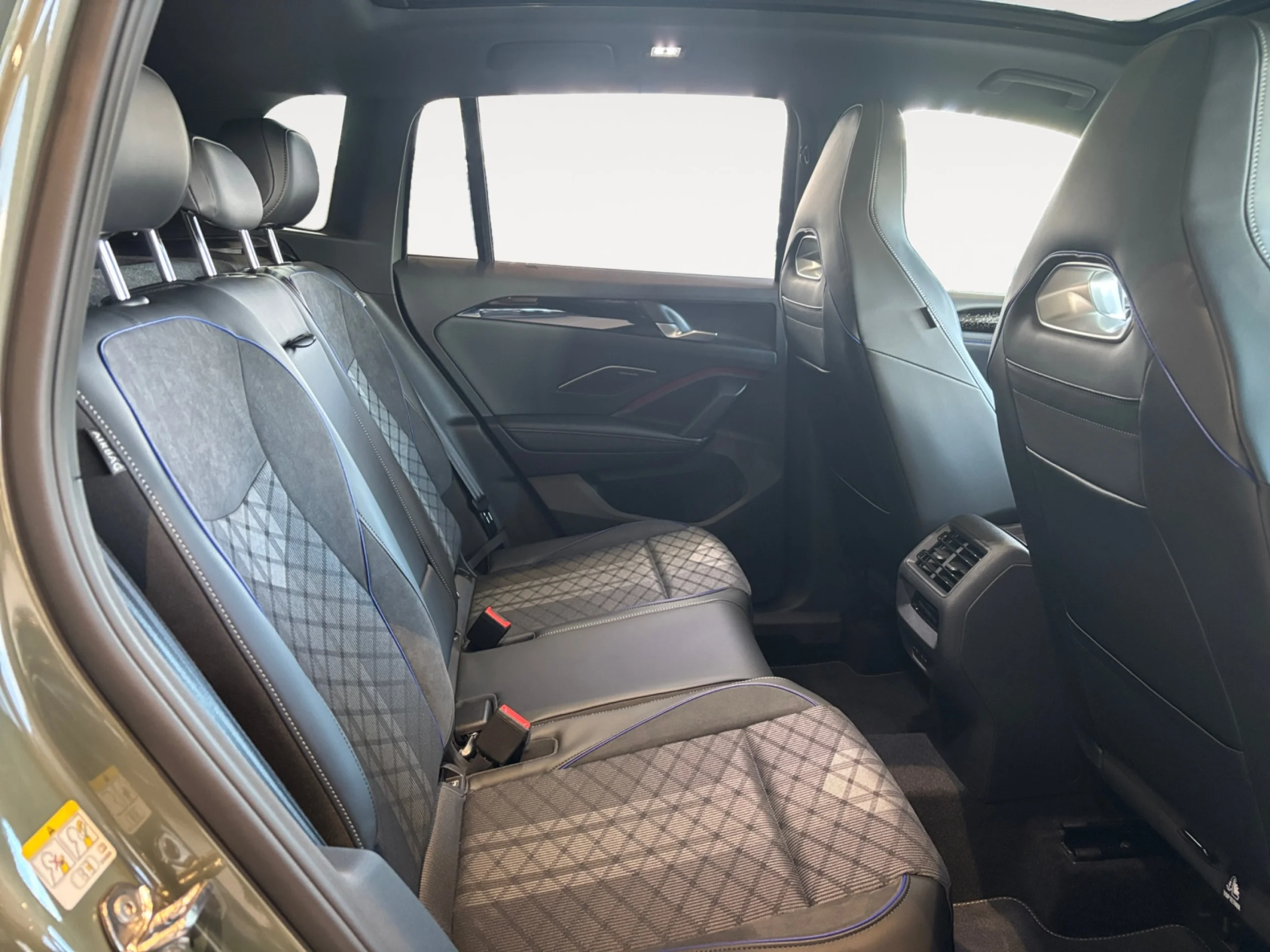 VOLKSWAGEN TIGUAN R LINE 2.0 TDI 142KW (193CV) DSG 4MOTION - Foto 6