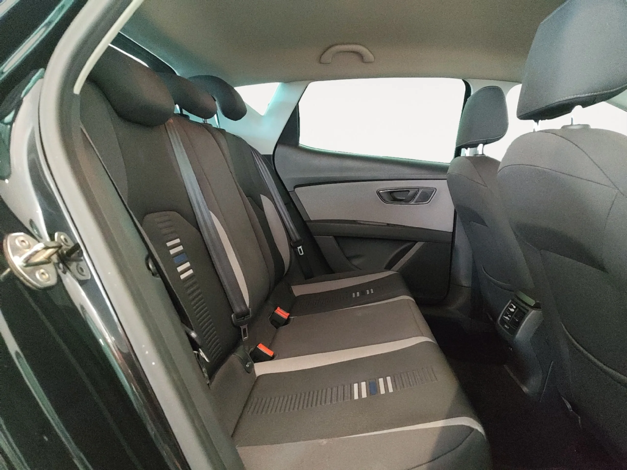 SEAT LEON 1.5 ECOTSI 96KW (130CV) ST&SP STYLE - Foto 6
