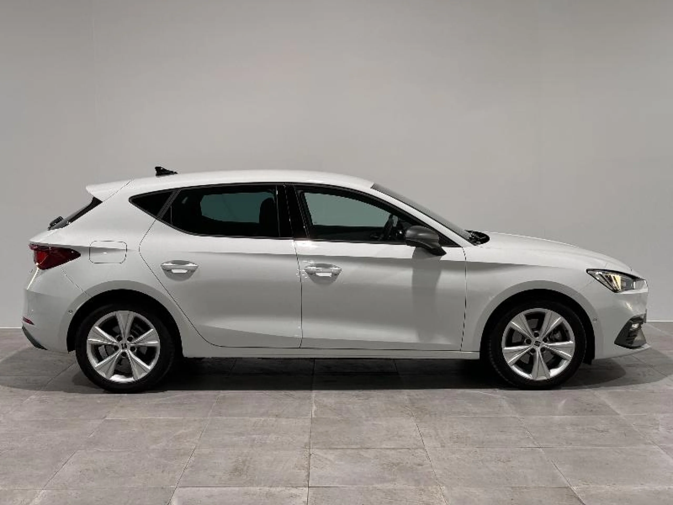 SEAT NUEVO LEON 1.5 TSI 96KW S&S FR XL - Foto 3