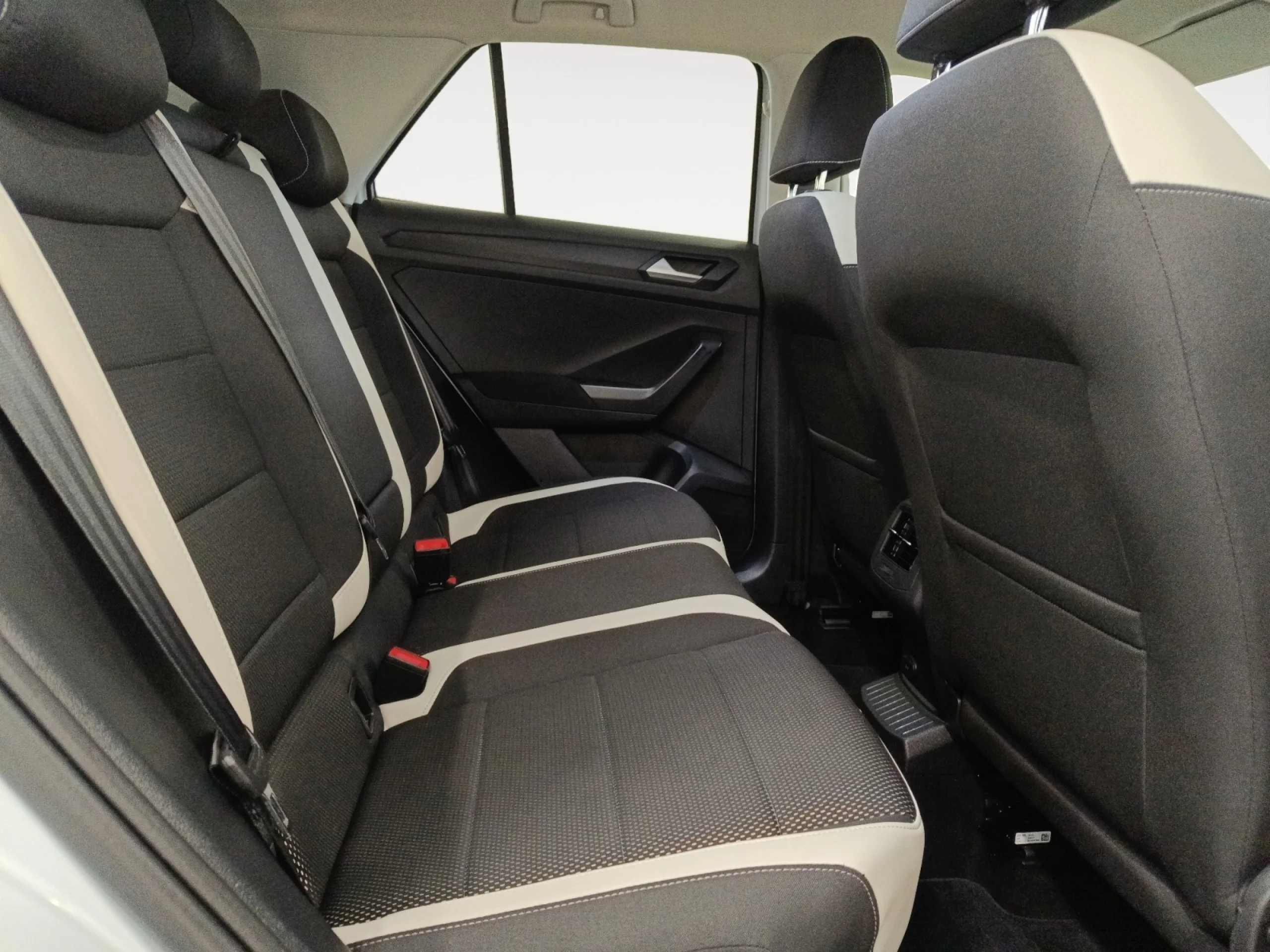 VOLKSWAGEN T ROC SPORT 1.5 TSI 110KW (150CV) - Foto 6