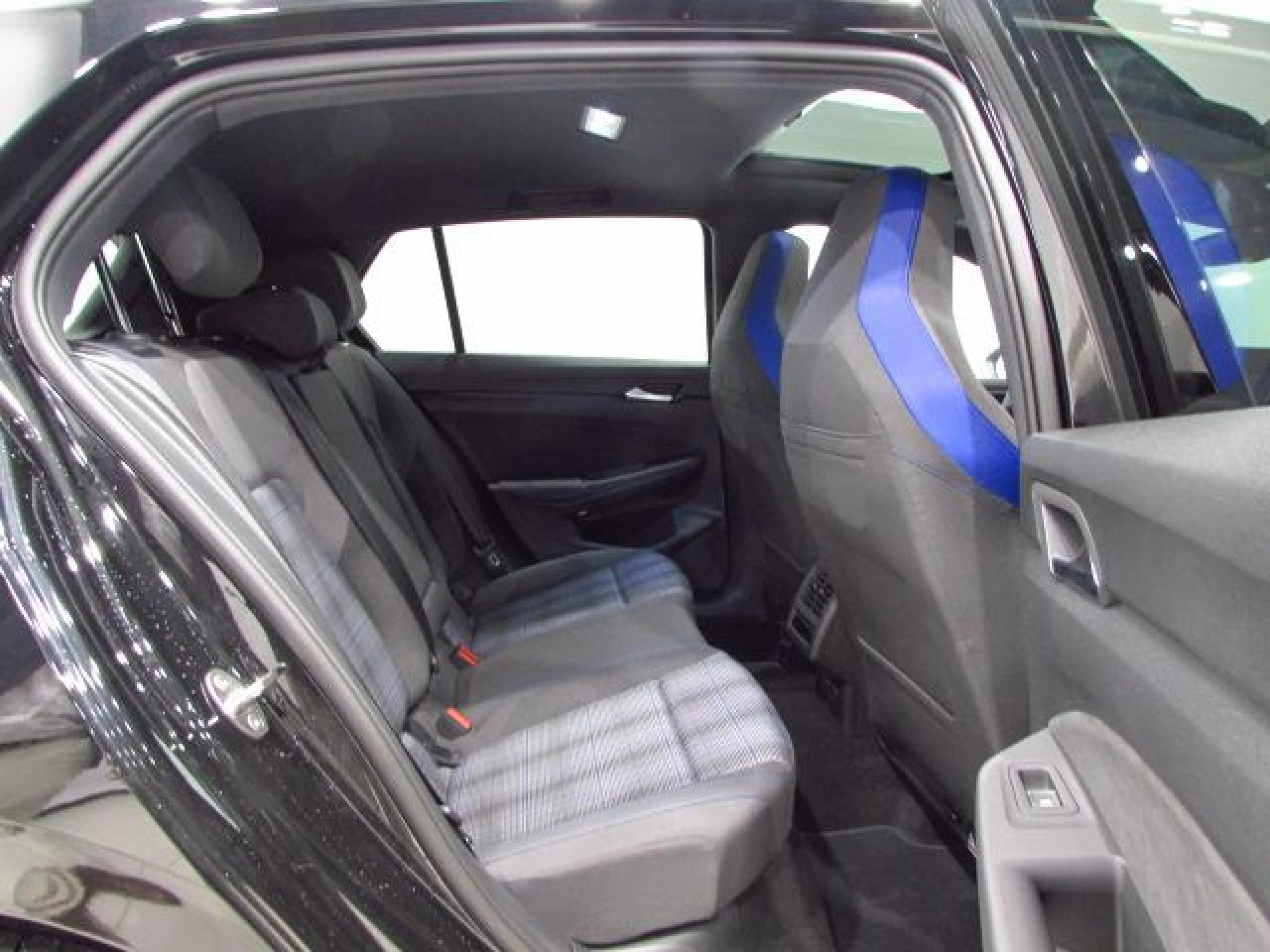 VOLKSWAGEN GOLF GTE 1.5 PHEV 130KW / 85KW DSG - Foto 6