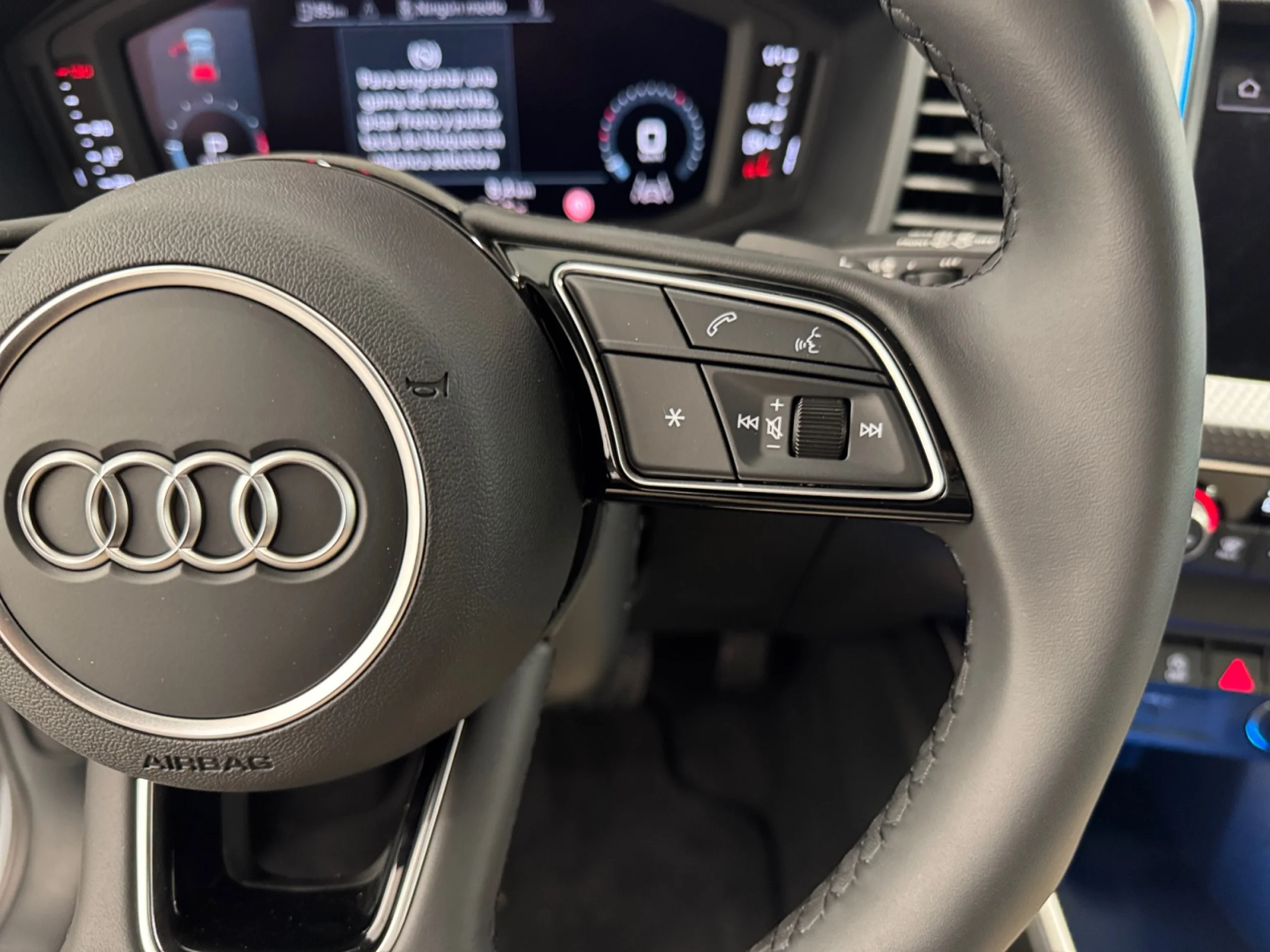 AUDI A1 ALLSTREET ADREN BLACK 30 TFSI 85KW S TRO - Foto 10