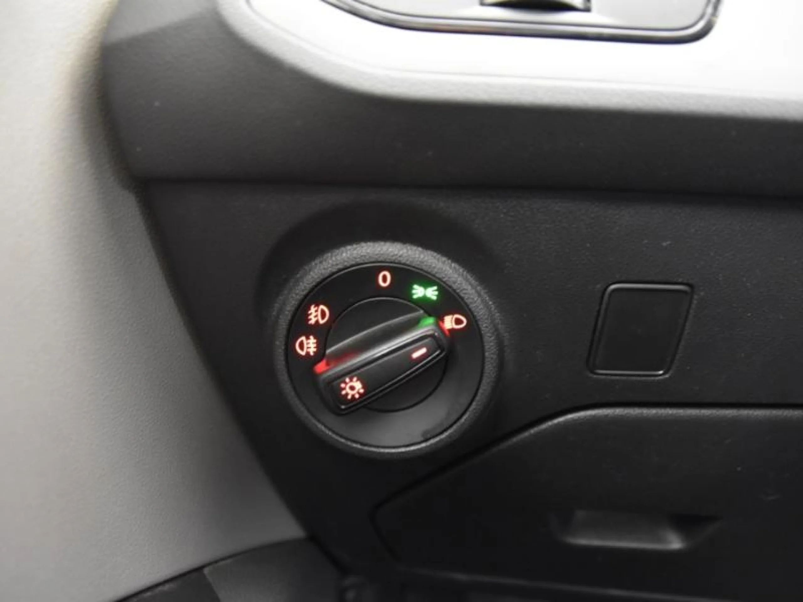 SEAT LEON 1.6 TDI 85KW ST&SP REFERENCE EDITION - Foto 18
