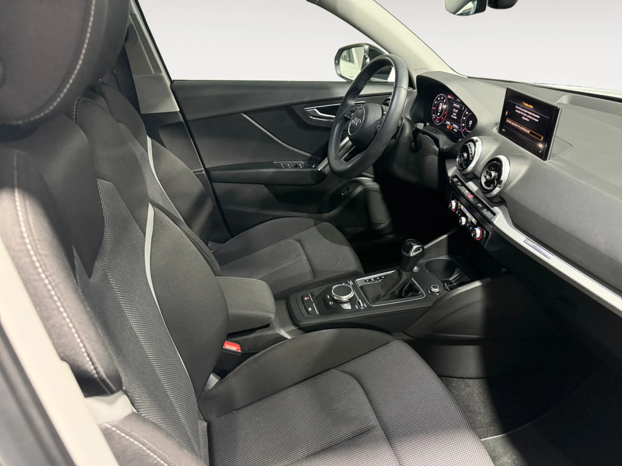 AUDI Q2 BLACK LINE 35 TFSI 110KW S TRONIC - Foto 5