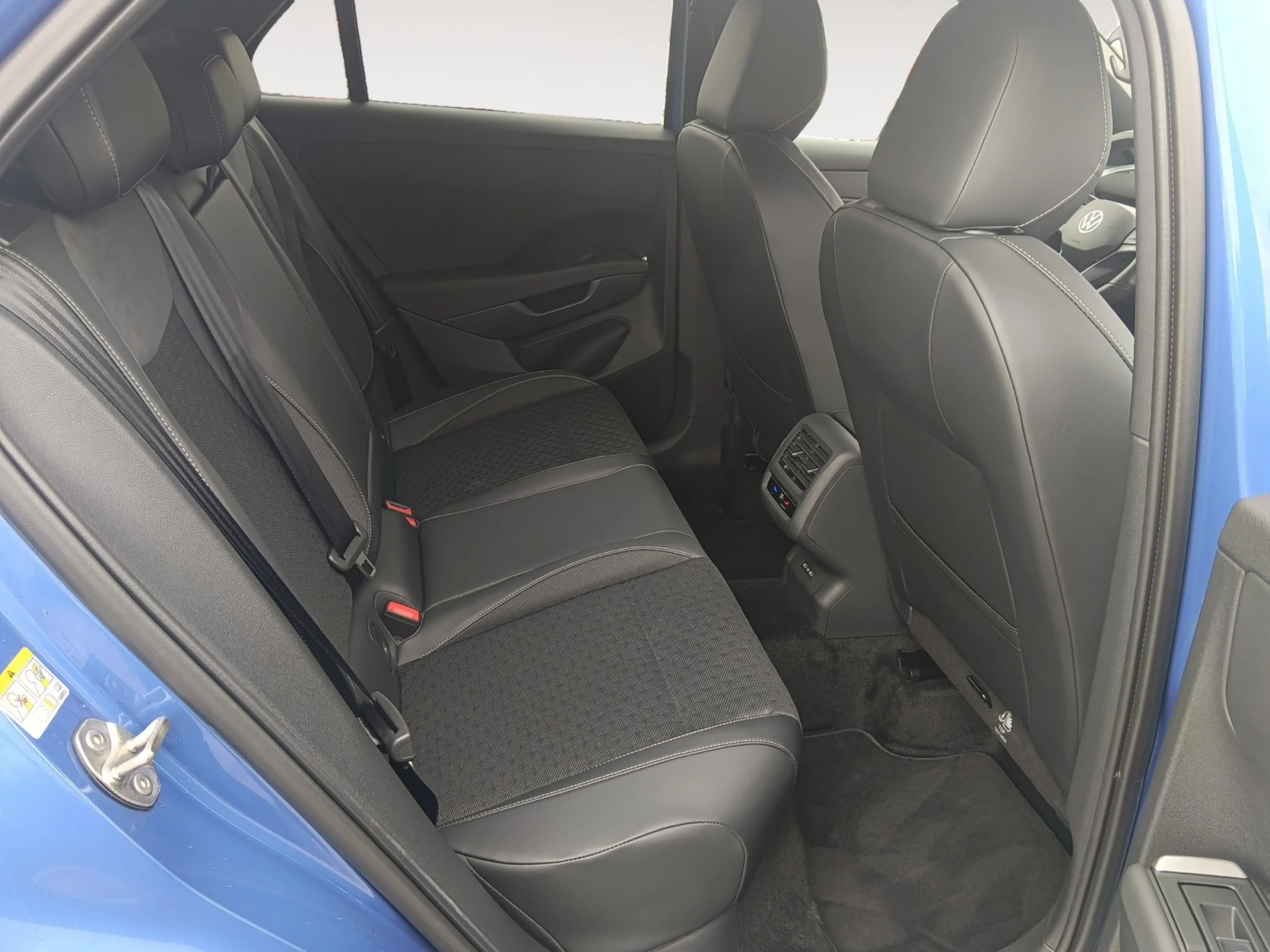 VOLKSWAGEN T ROC T ROC R LINE 1ST EDITION 1.5 ETSI 110 KW (150 CV)  AUTOMÁTICO DSG 7 VEL. - Foto 6